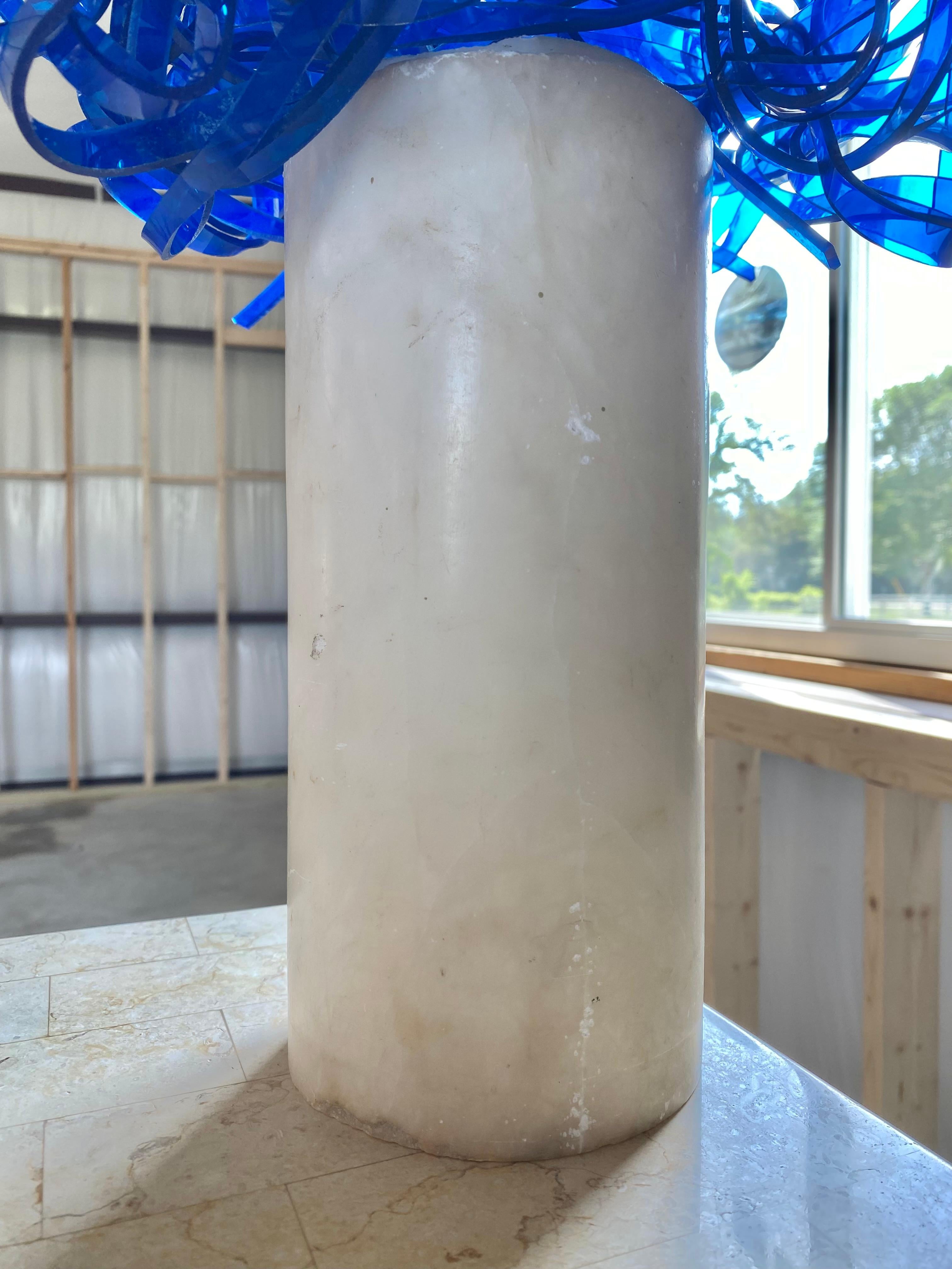 Scultura astratta blu cobalto in acrilico e marmo in vendita 11
