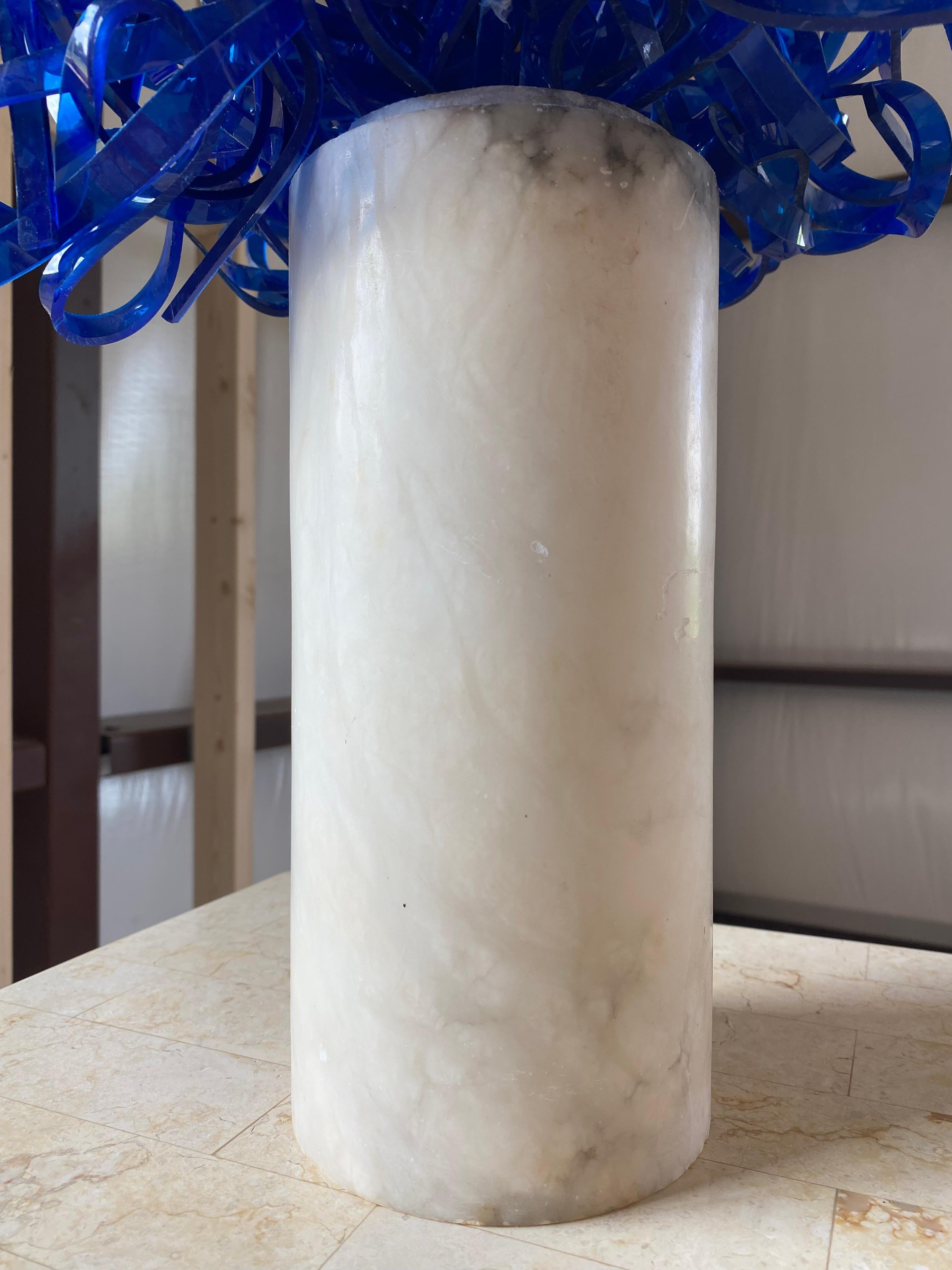 Scultura astratta blu cobalto in acrilico e marmo in vendita 12