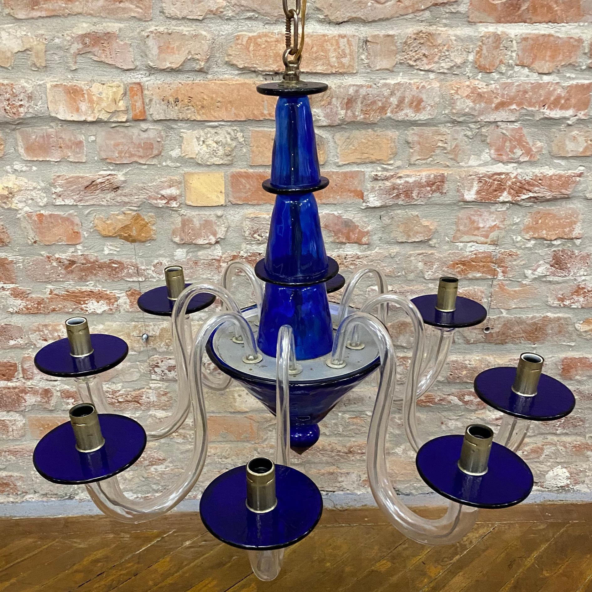 Elegant eight-arm handcrafted, hand blown La Murrina chandelier in dark cobalt blue Murano glass,
La Murrina manufacturers mark on the chandelier body.
Art Deco style and executed in 1980s.
Eight s shaped arms in clear glass.
E 14 European light