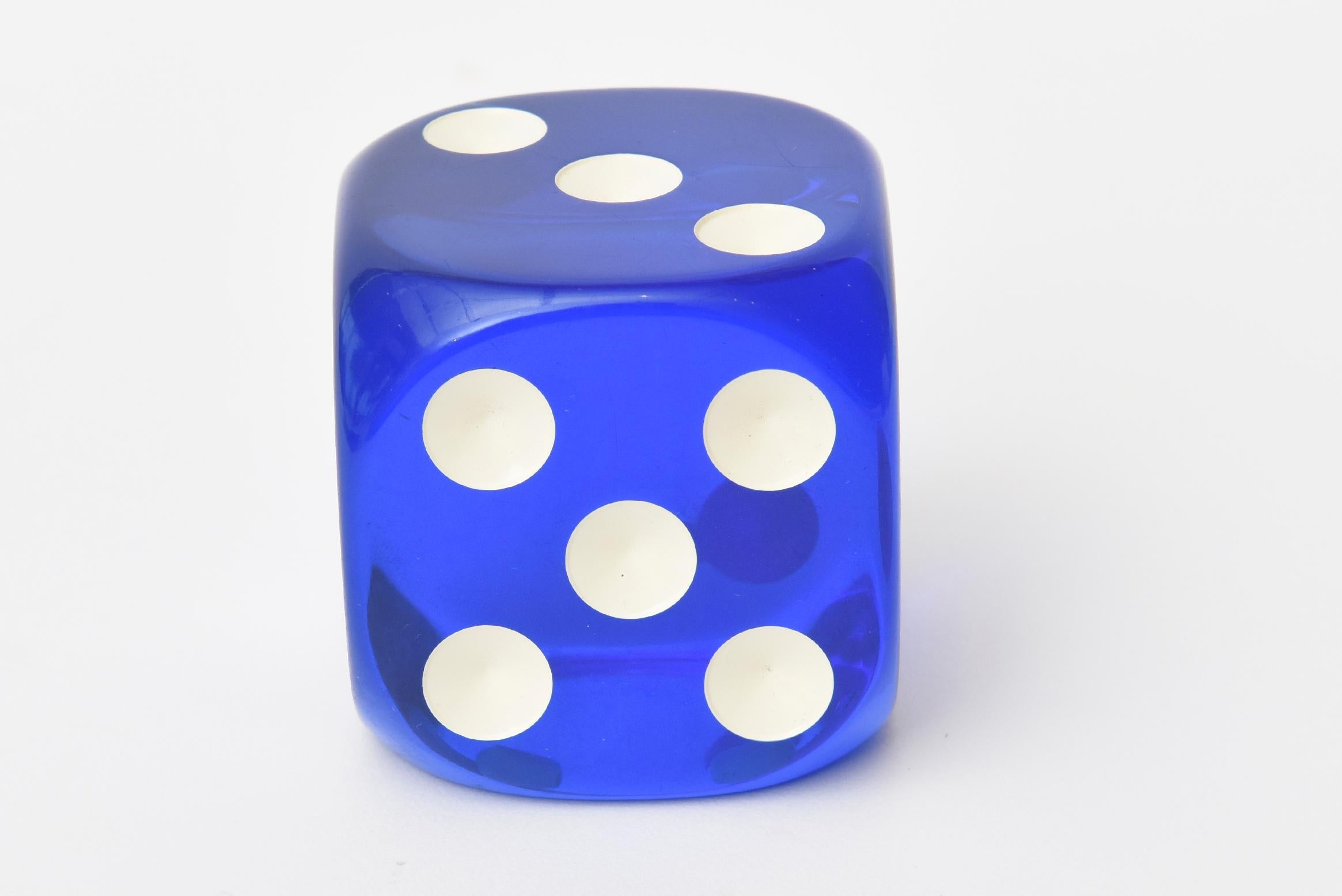 This wonderful cobalt blue vintage bakelite dice makes a great desk accessory or cocktail table object. The color is wonderful.
It will act as a piece of bakelite sculpture. It is from the 1940s and Mid-Century Modern.