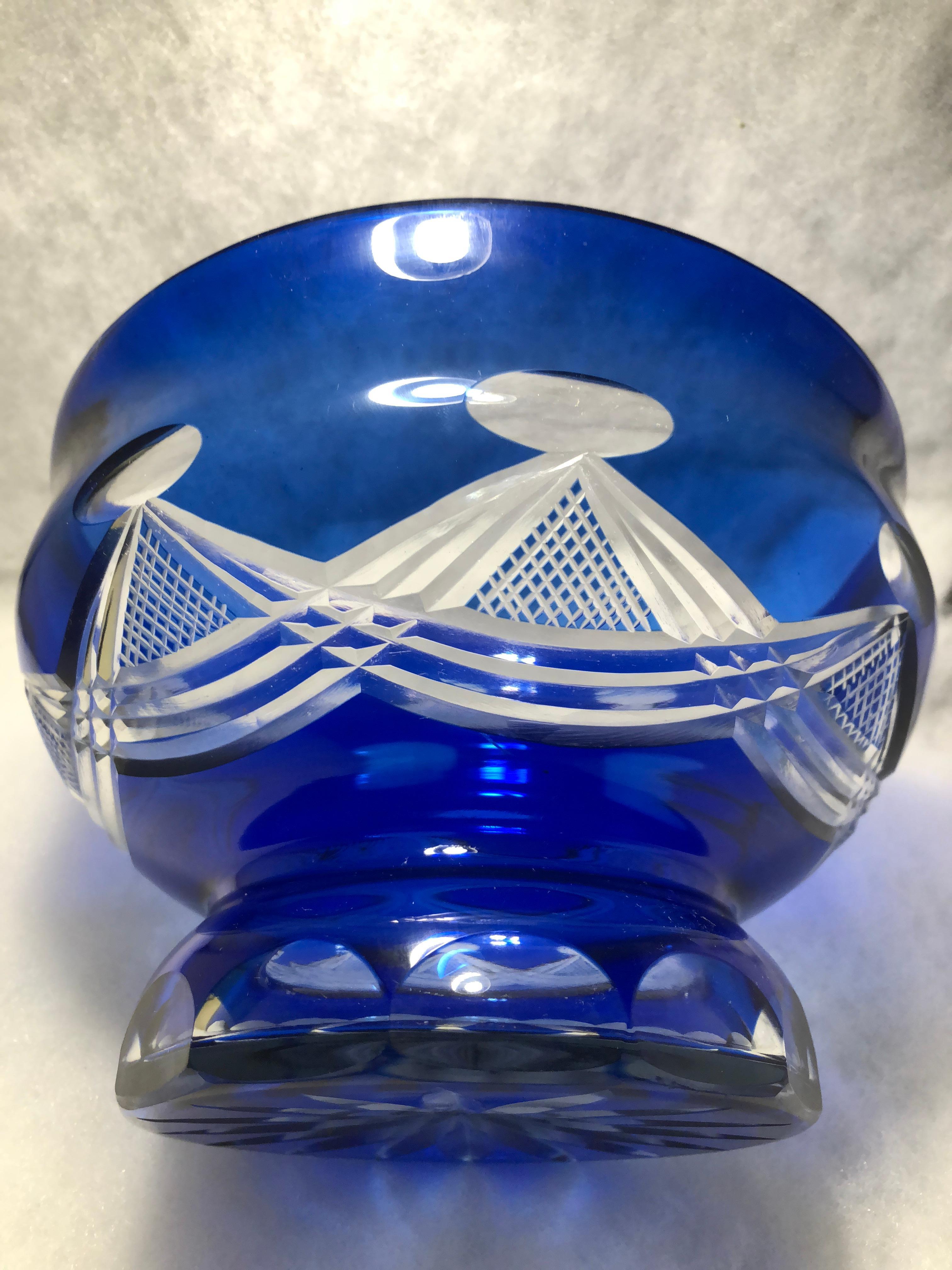 Cobalt Blue Cut to Clear Glass Bowl In Good Condition In Harrisburg, PA