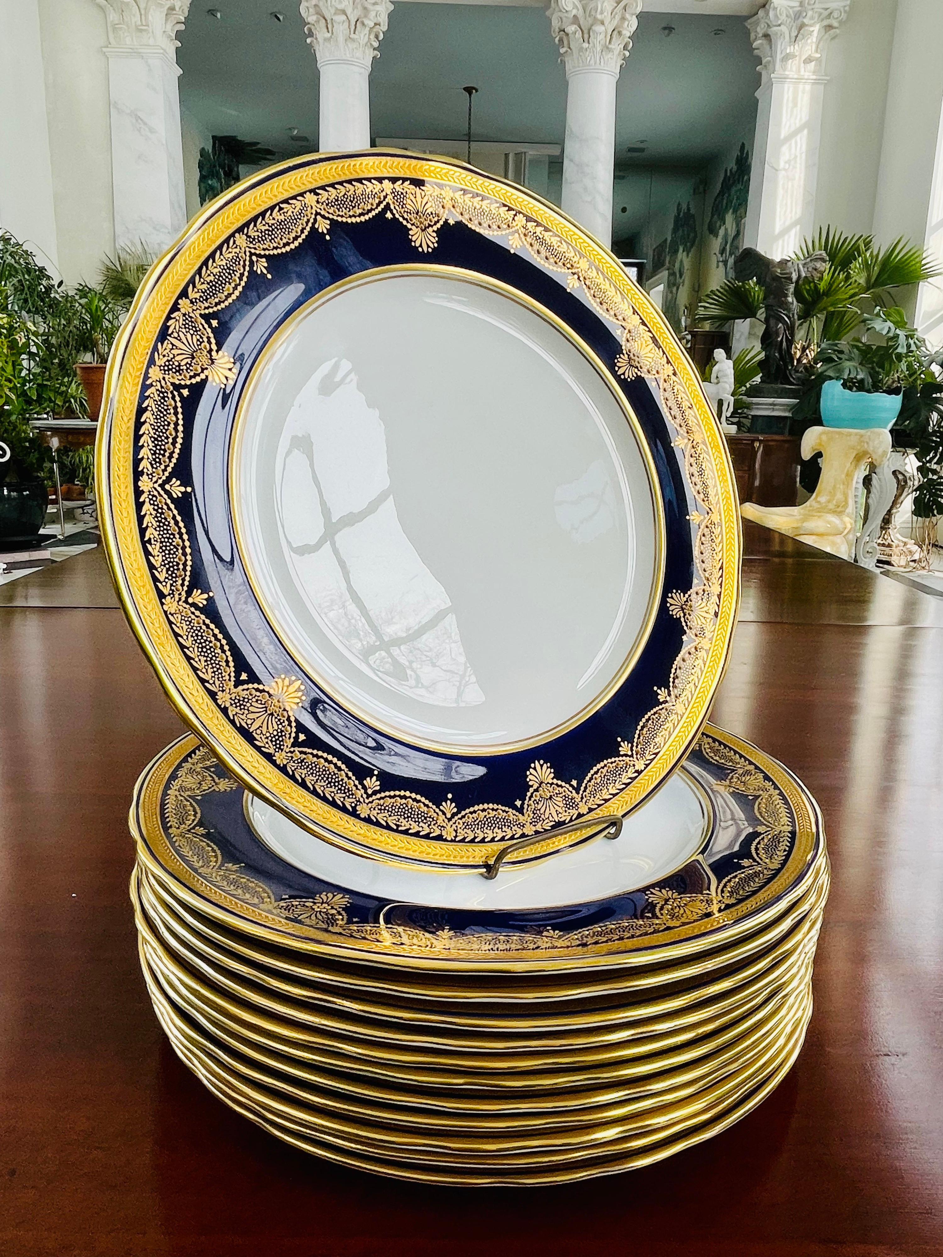 Néoclassique Set d'assiettes à dîner bleu cobalt en vente