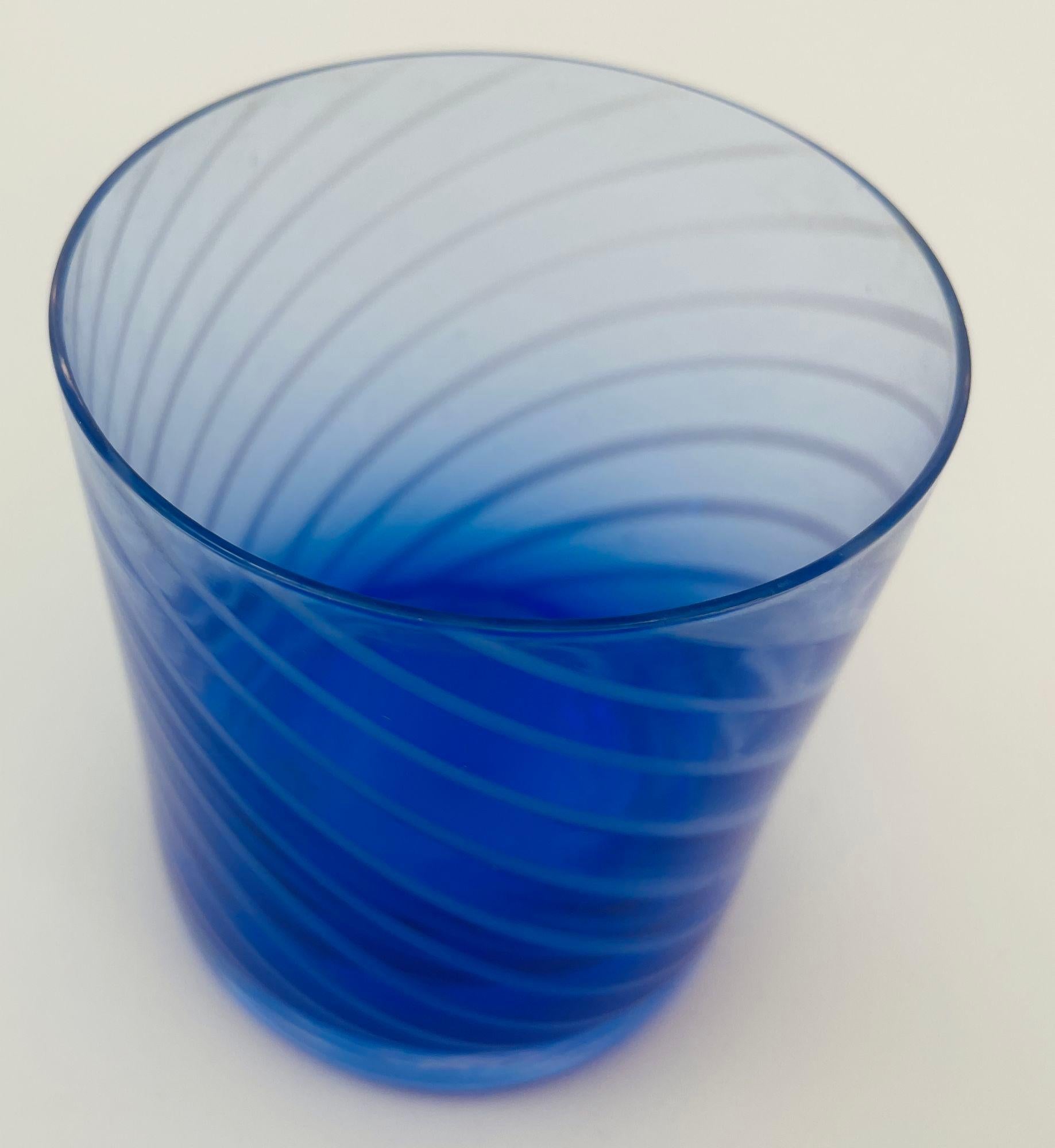 Juego de 4 copas azul cobalto espiral Italia años 80 en venta 9