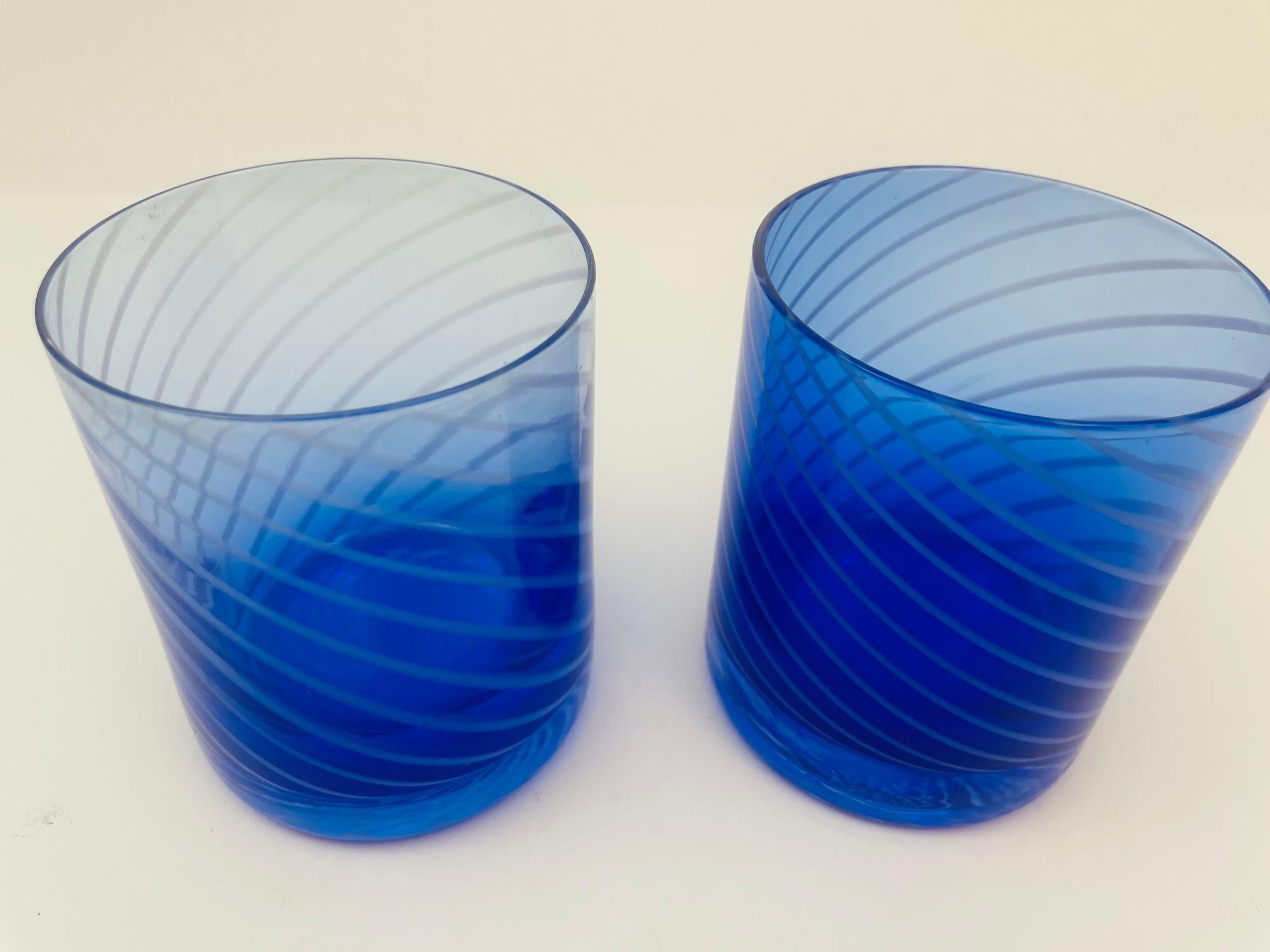 Juego de 4 copas azul cobalto espiral Italia años 80 Hecho a mano en venta