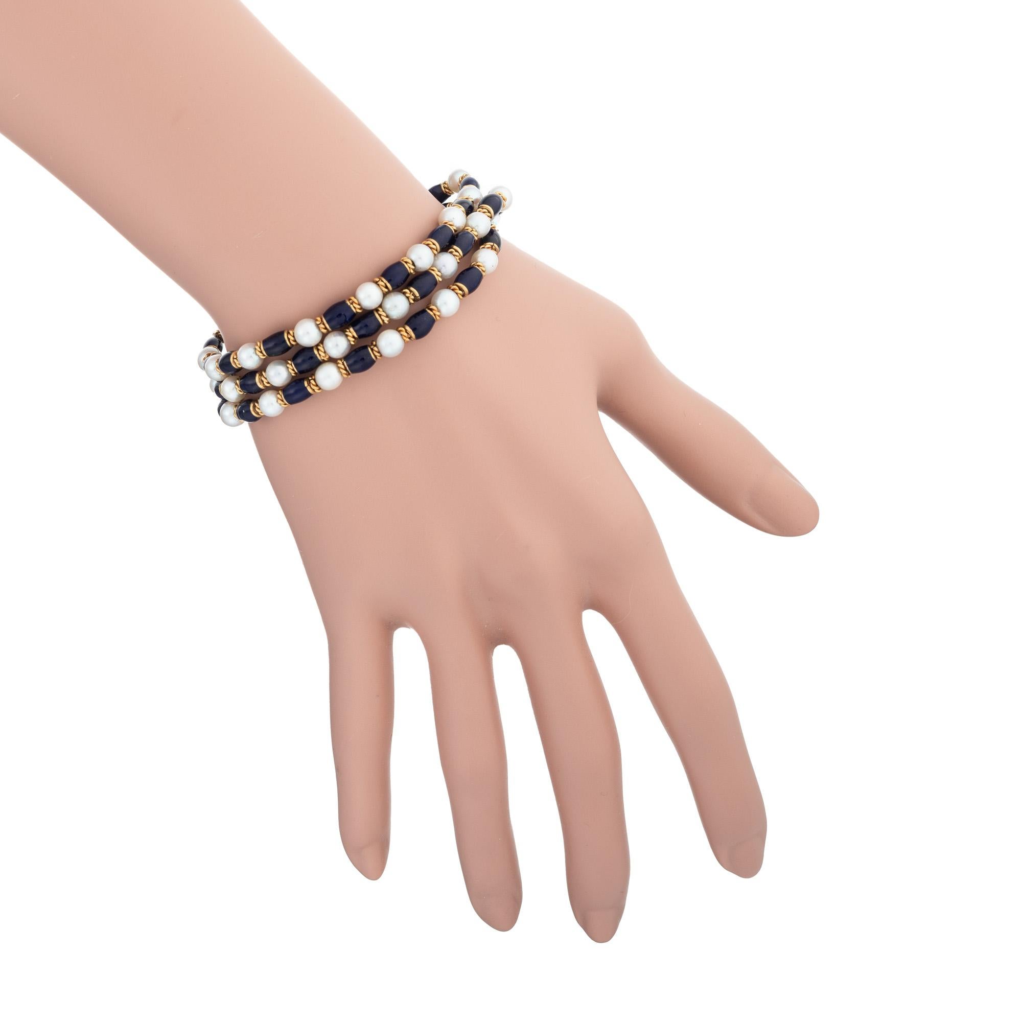 Bracciale in oro con smalto blu cobalto e perle coltivate a 3 file in vendita 1