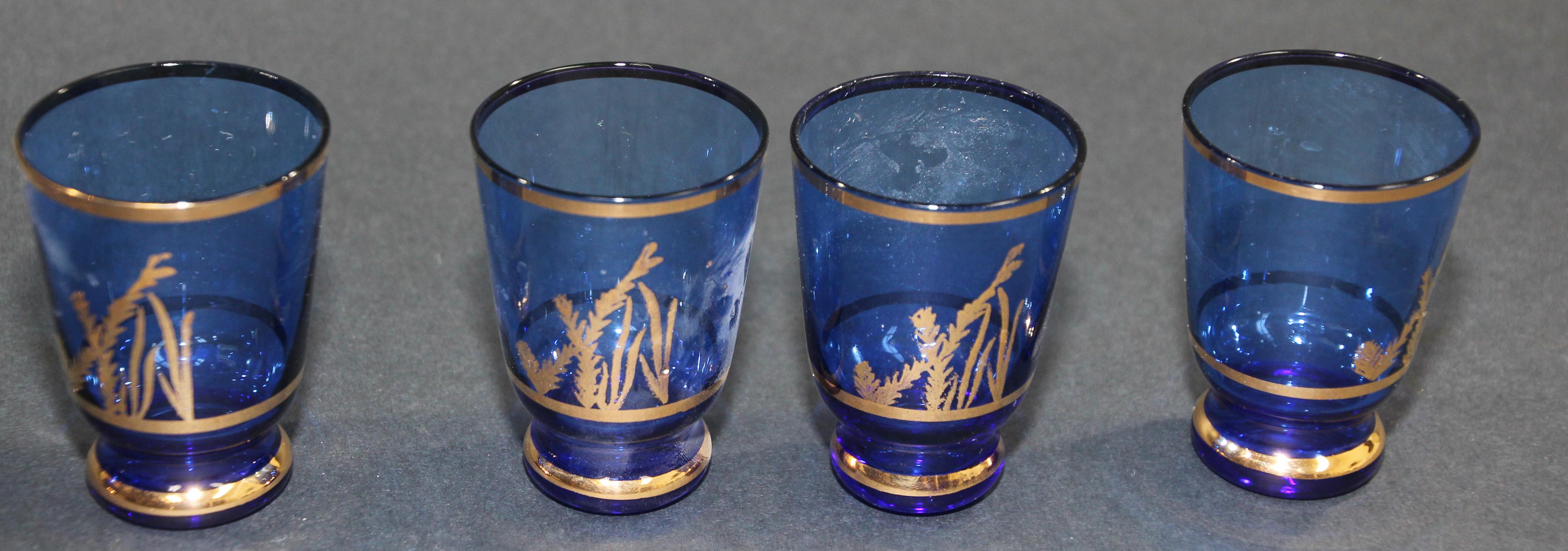 Juego de licor en vidrio esmaltado azul cobalto Decantador y copas Portugués en venta