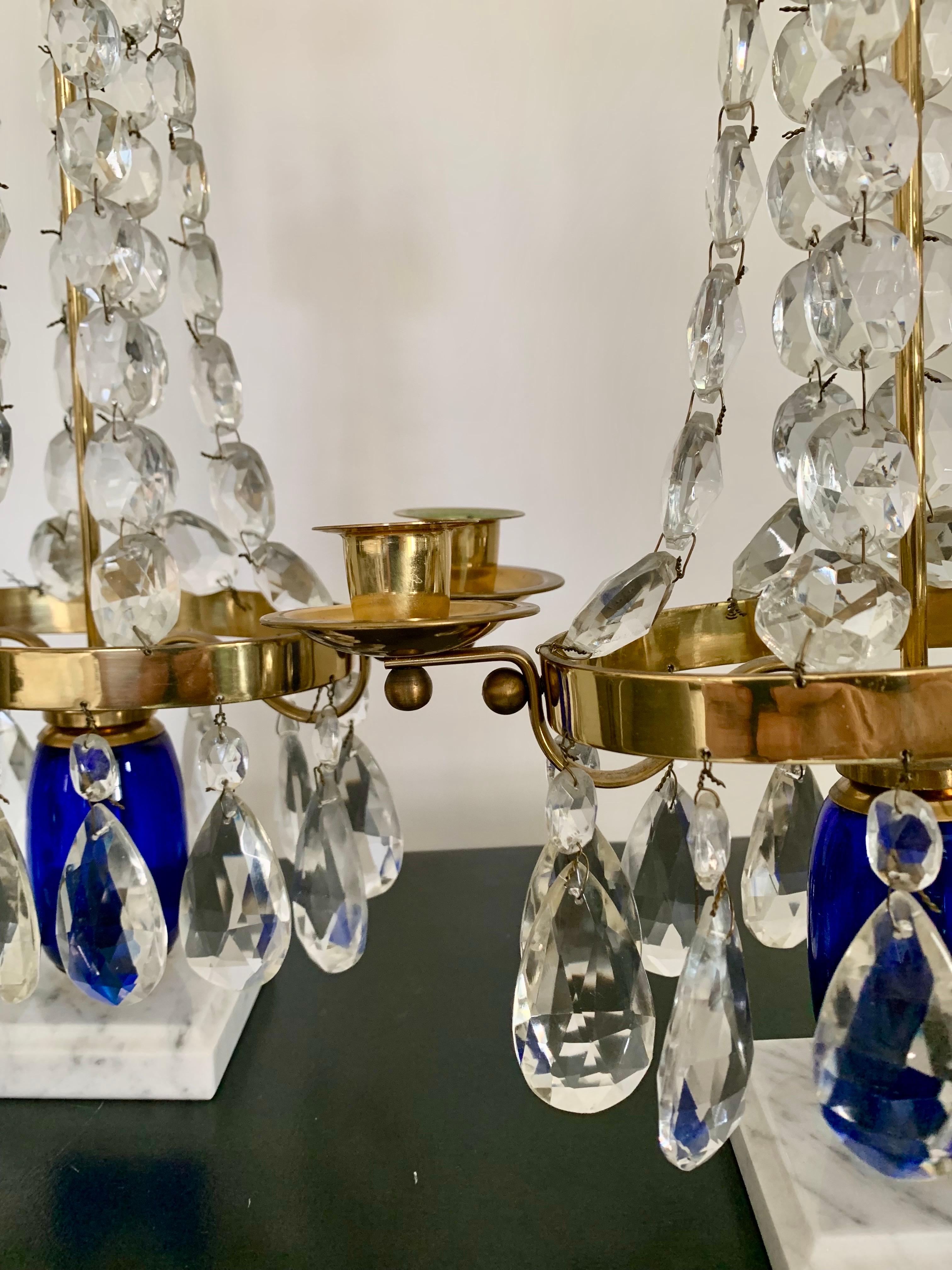 Svedese Vetro blu cobalto  Portacandele in cristallo dorato in bronzo Girandoles Candelabro in vendita
