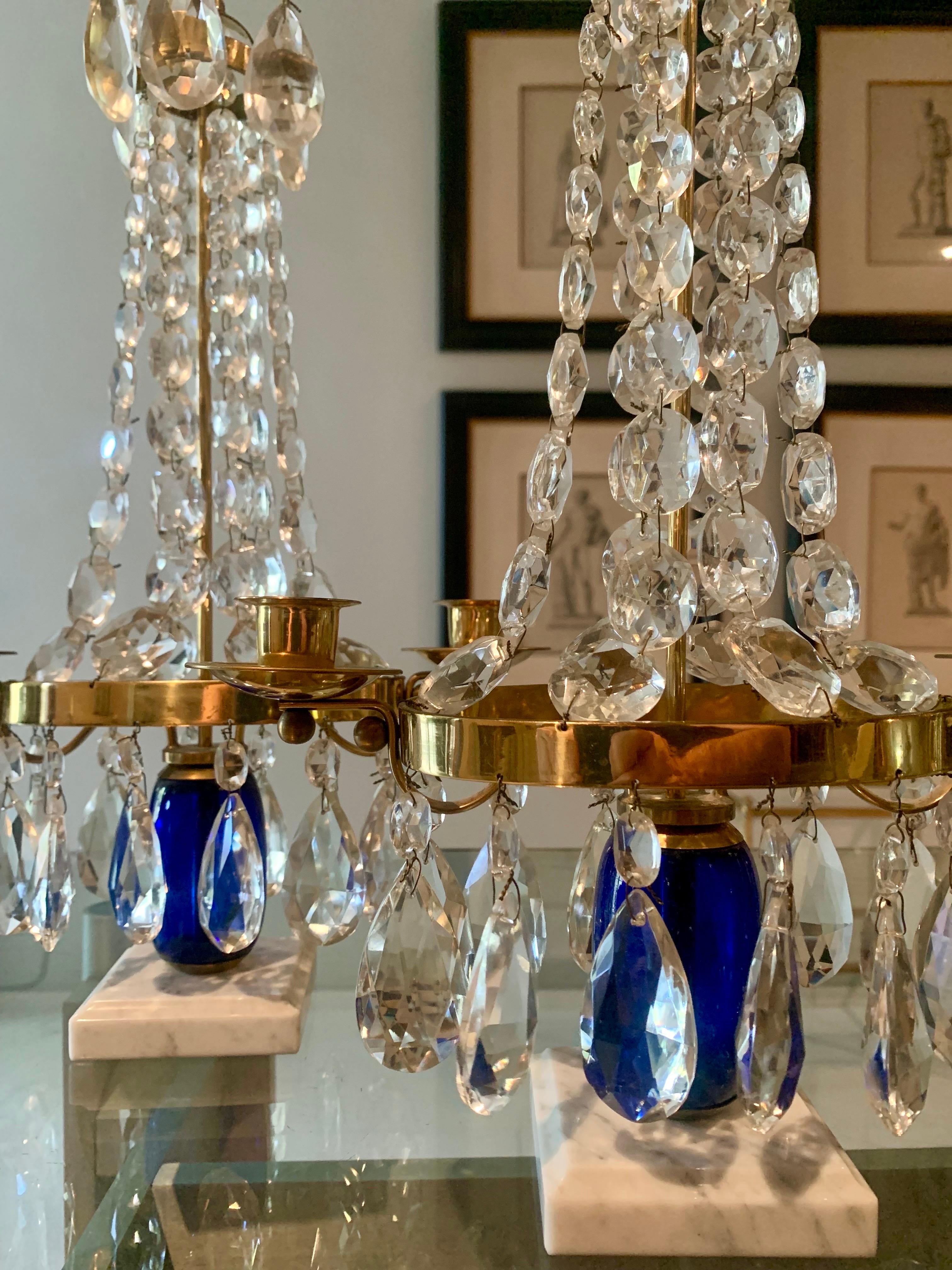Ottone Vetro blu cobalto  Portacandele in cristallo dorato in bronzo Girandoles Candelabro in vendita