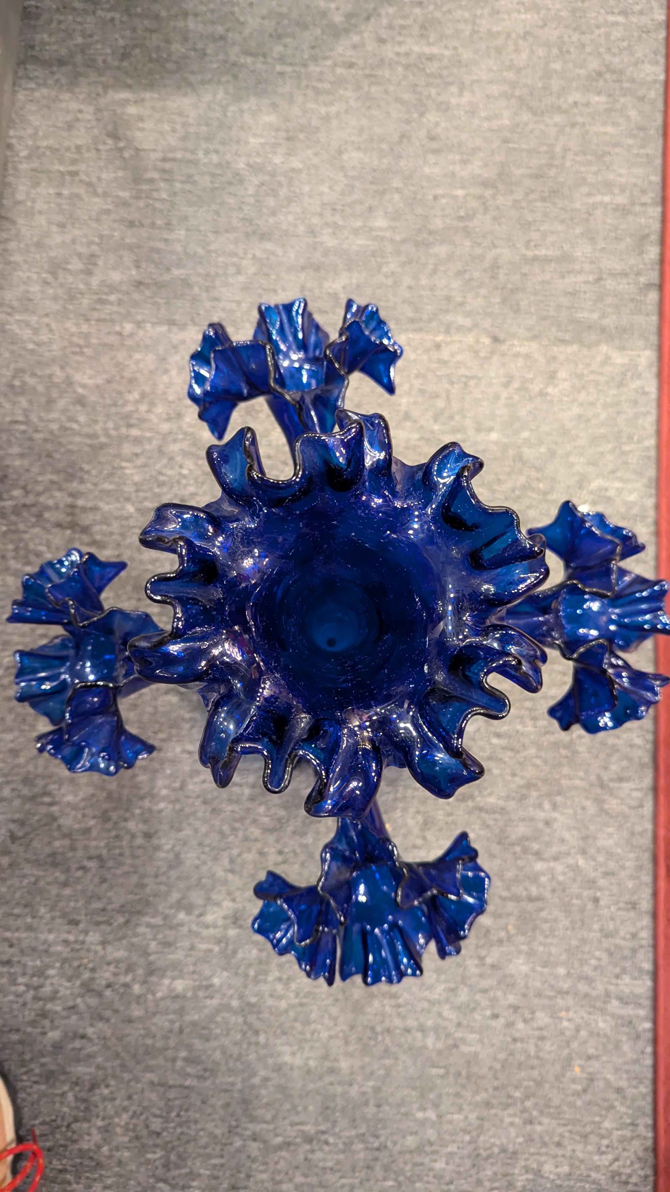 Pieno vittoriano Epergne di vetro blu cobalto in vendita
