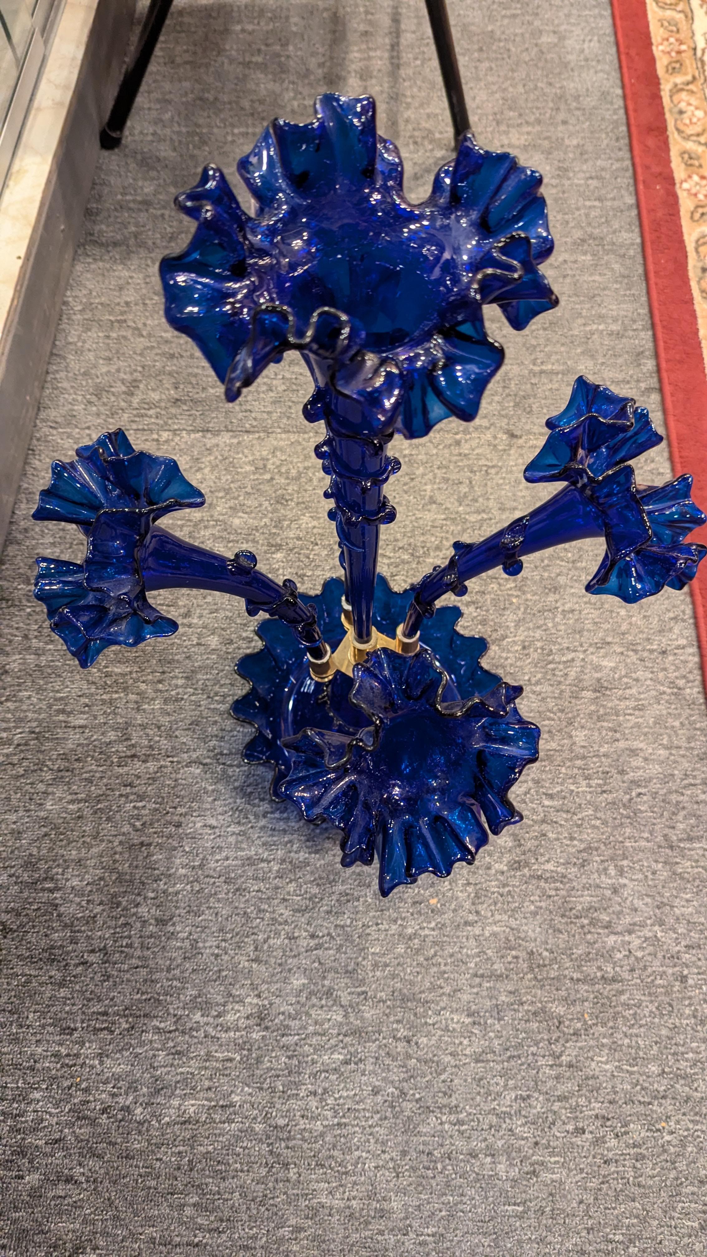 Italiano Epergne di vetro blu cobalto in vendita