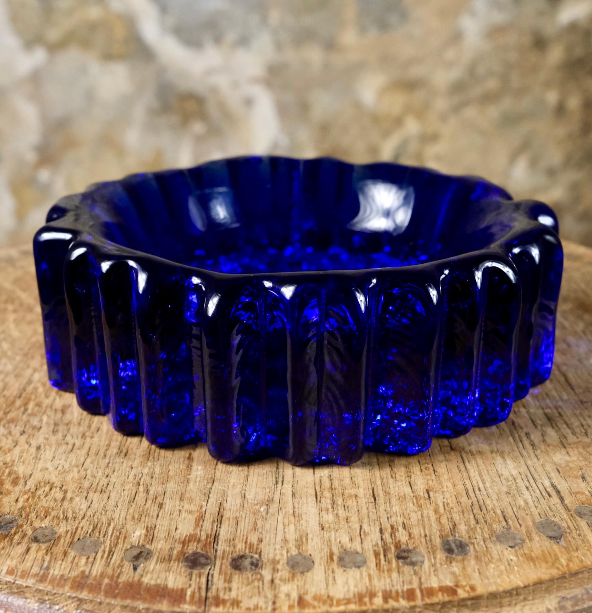 Vide-poche en verre bleu cobalt par Willy Johansson pour Hadeland, Norvège, années 1970 Bon état - En vente à Lyon, FR