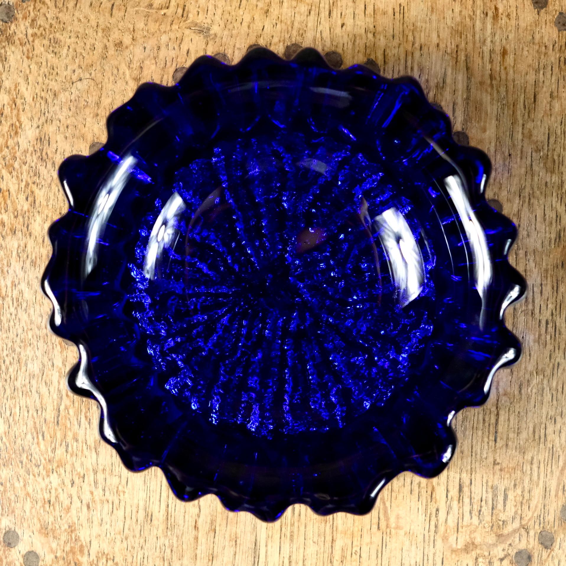 Vide-poche en verre bleu cobalt par Willy Johansson pour Hadeland, Norvège, années 1970 en vente 1