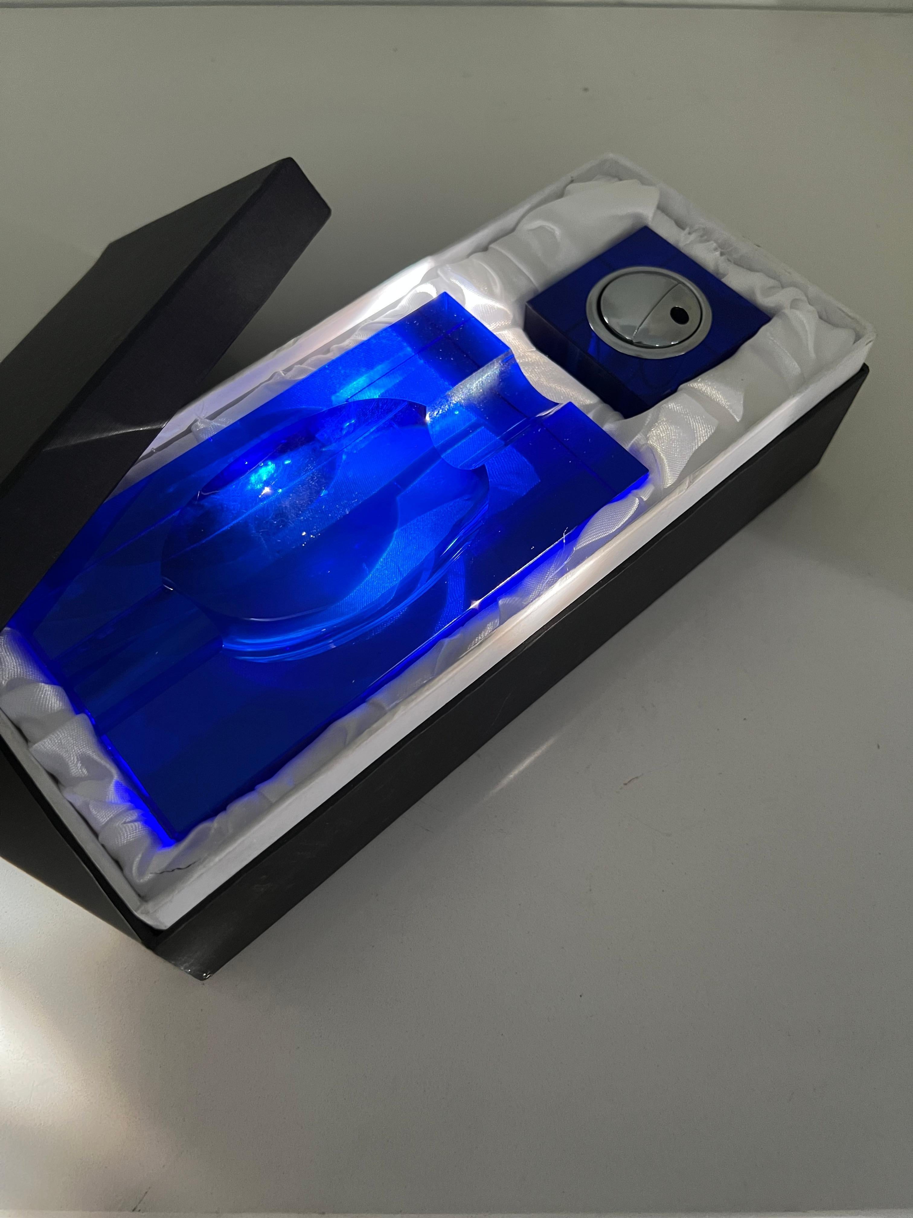 20ième siècle Cendrier italien en cristal bleu cobalt en vente