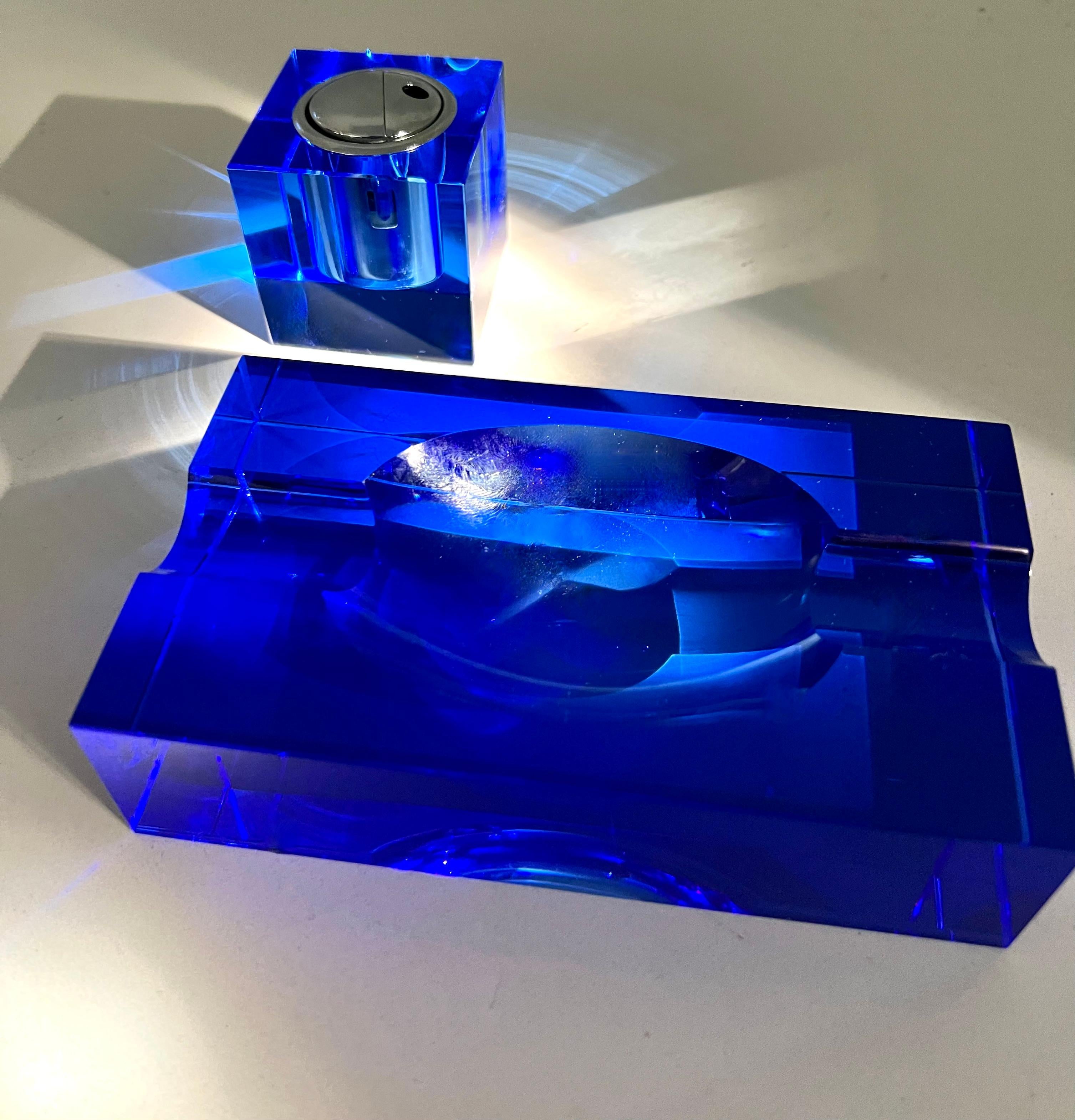 Cendrier italien en cristal bleu cobalt en vente 3