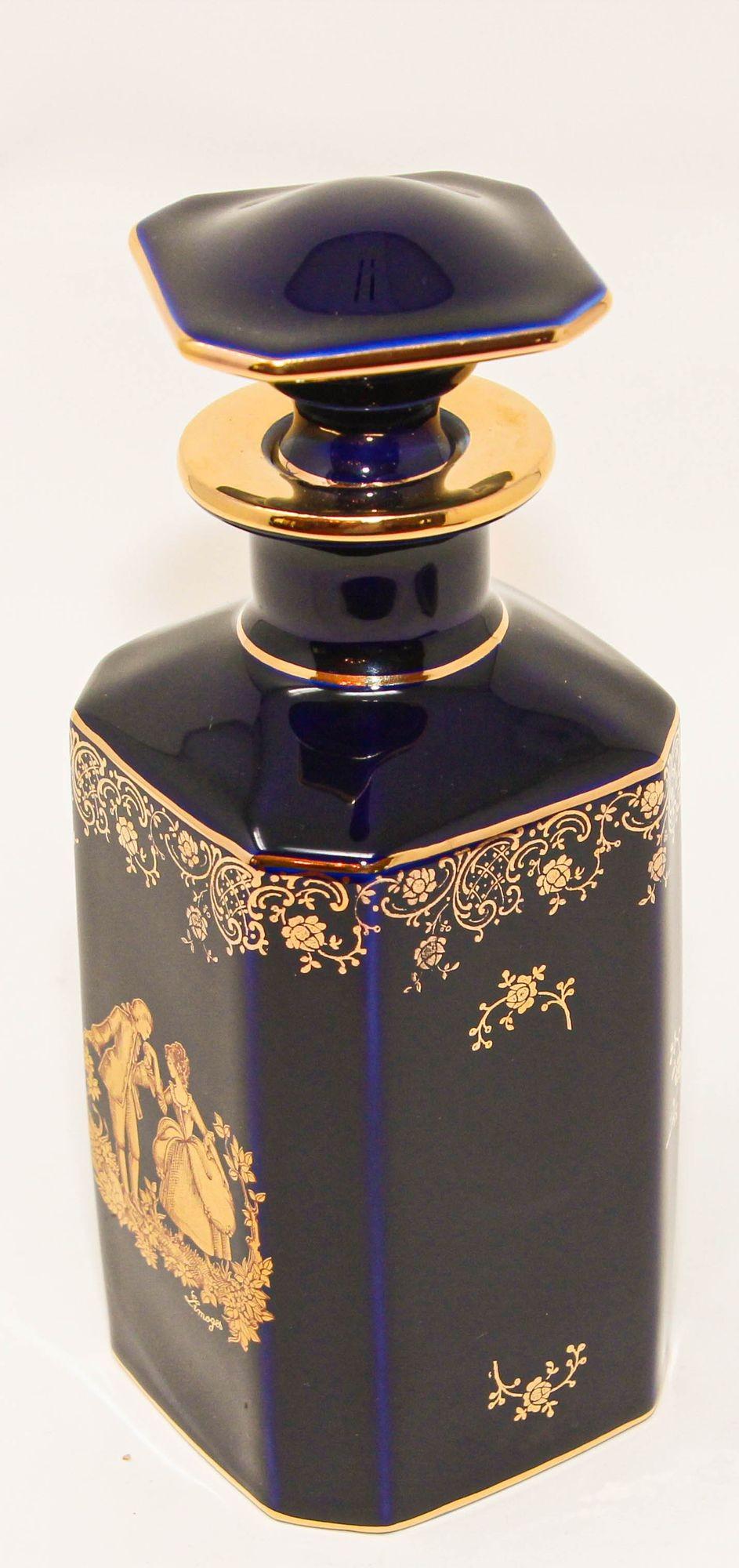 Carafe de Limoges France en porcelaine bleu cobalt et or 22 carats, 1970 2
