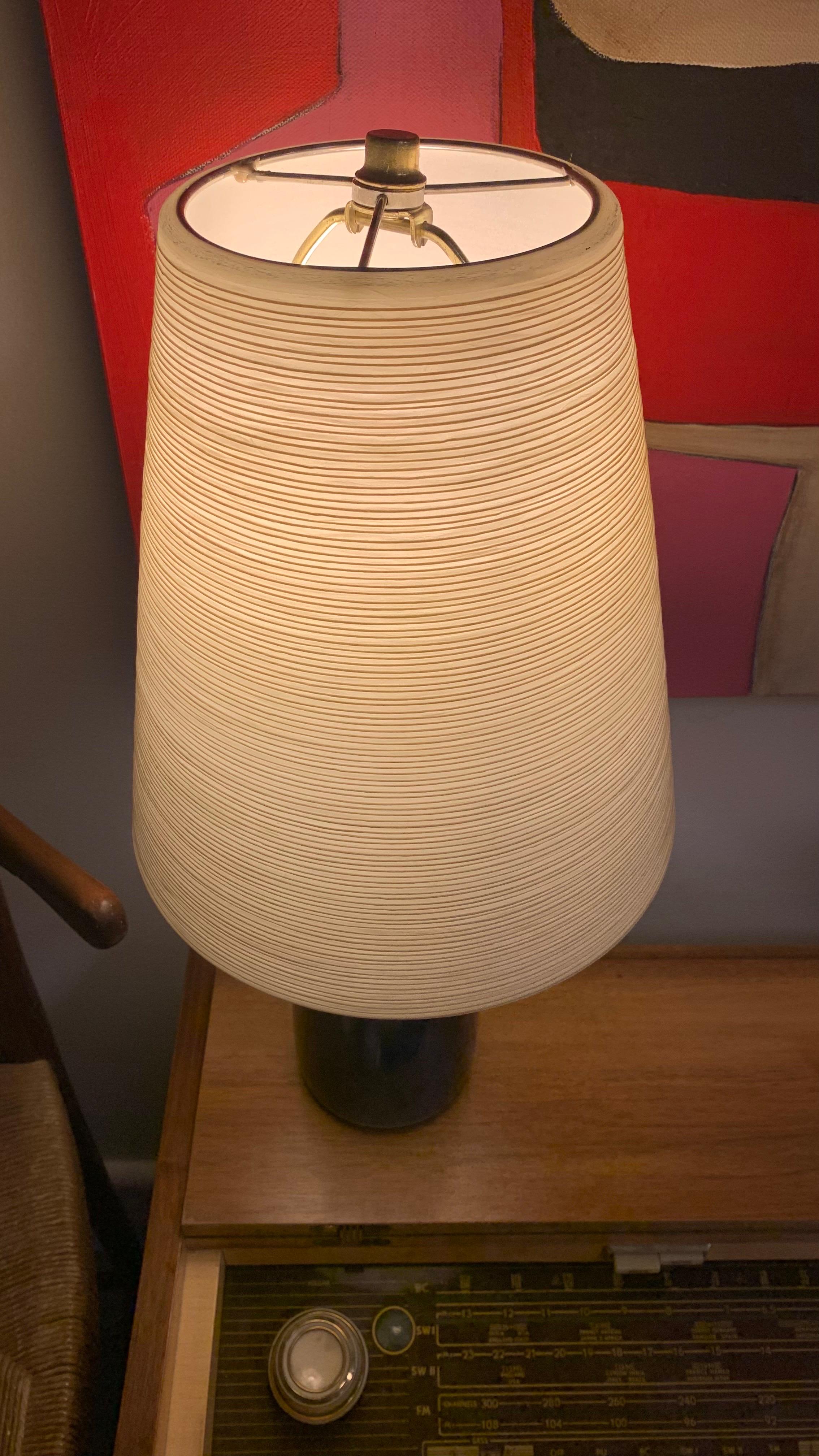 A beautiful ceramic table lamp from the 1960s by Lotte and Gunnar Bostlund of Canada. An icon of Canadian design from the the Mid-Century Modern era. Lotte and Gunnar Bostlund were originally from Denmark and immigrated to Canada in the mid 1950s.