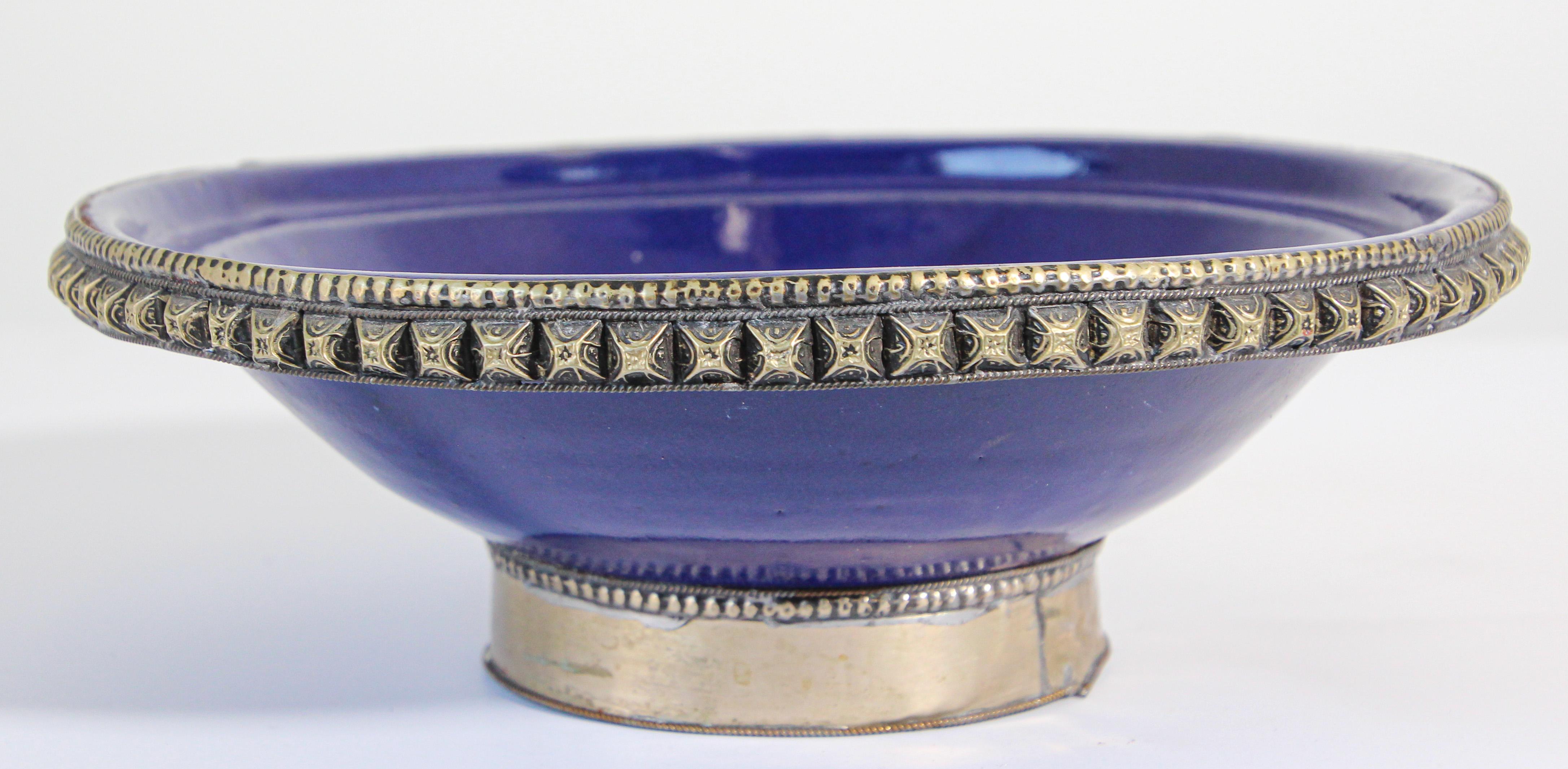 Cuenco de cerámica marroquí azul cobalto con incrustación de plata Morisco en venta
