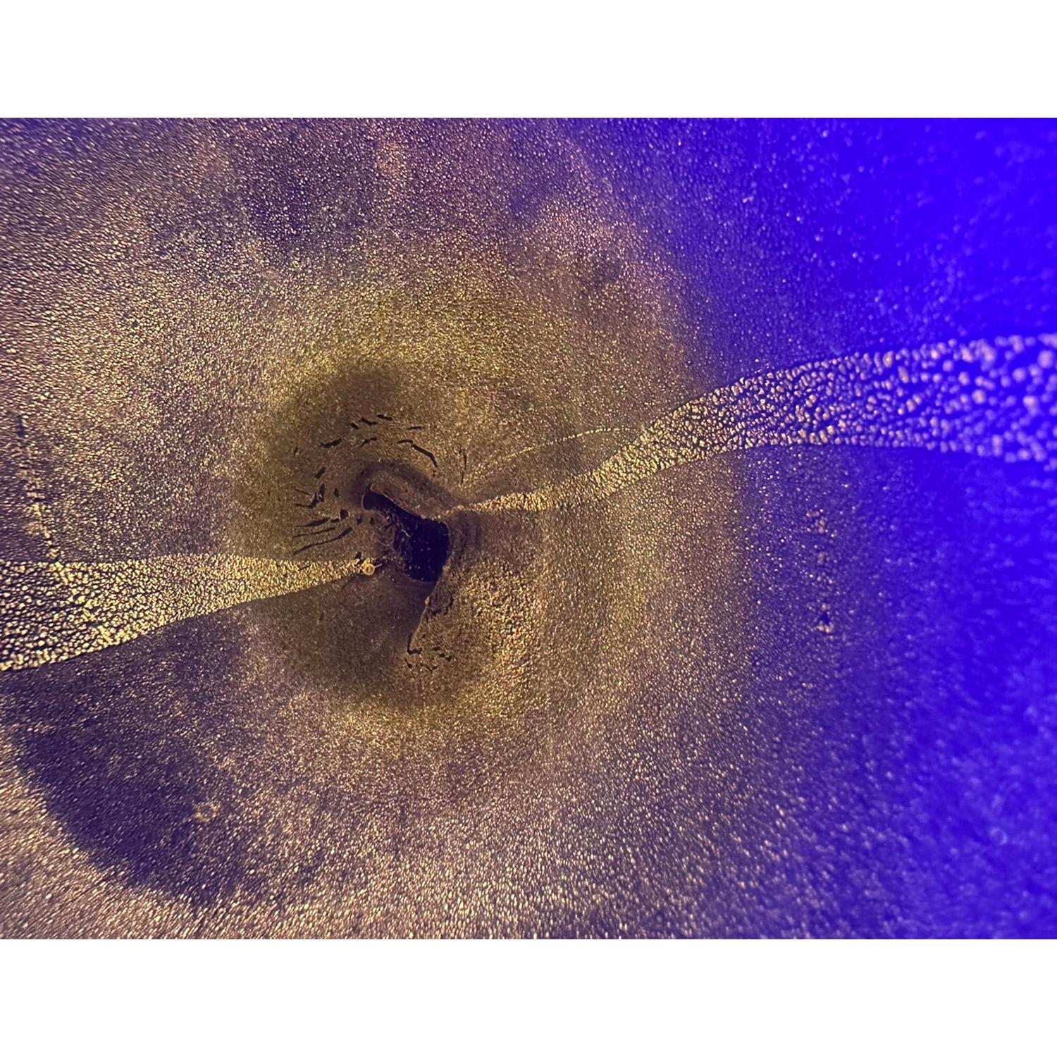 Italiano Ciotola in vetro di Murano blu cobalto con Avventurina in vendita