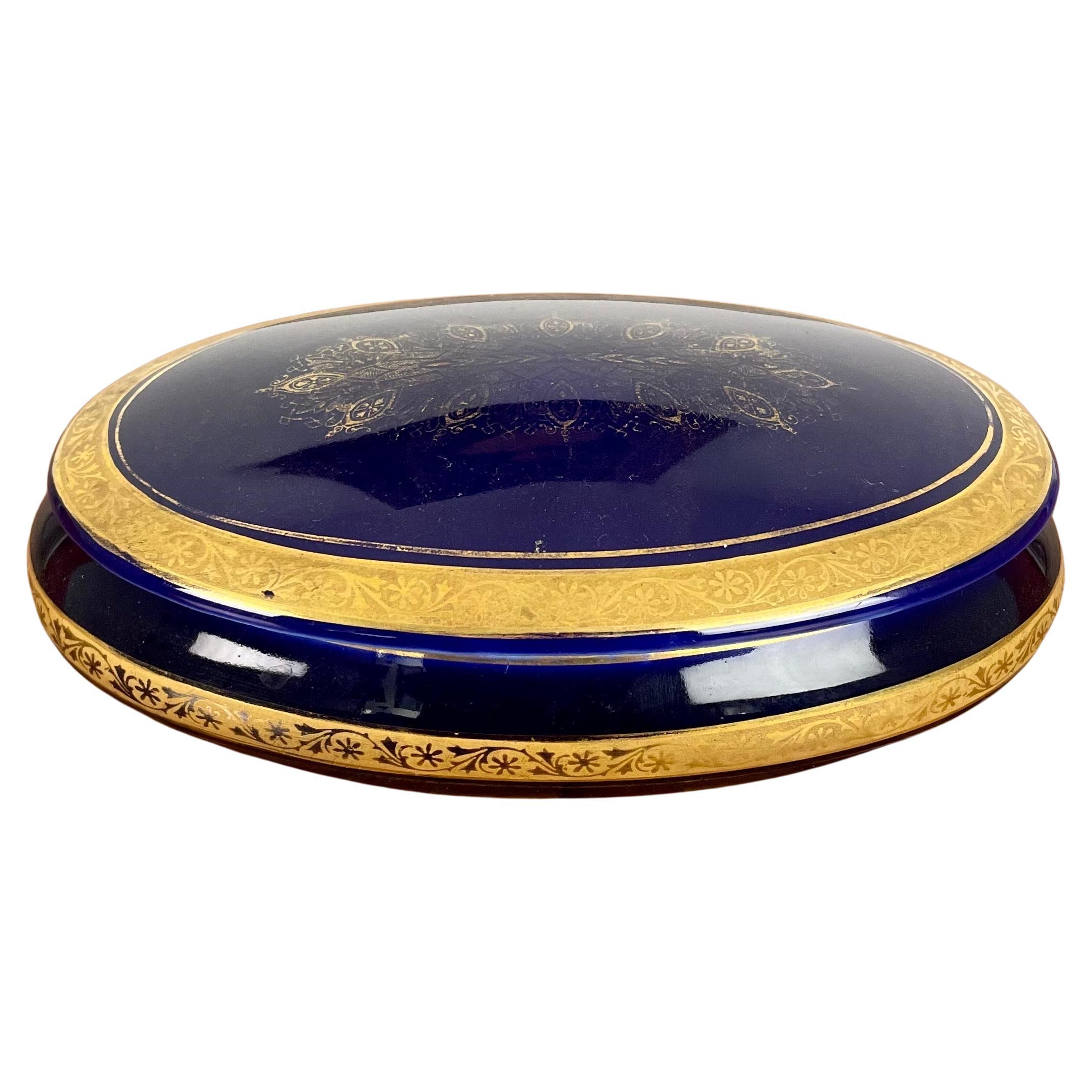 Cobalt blue and gold porcelain box from Limoges, France circa 1955/60 For Sale