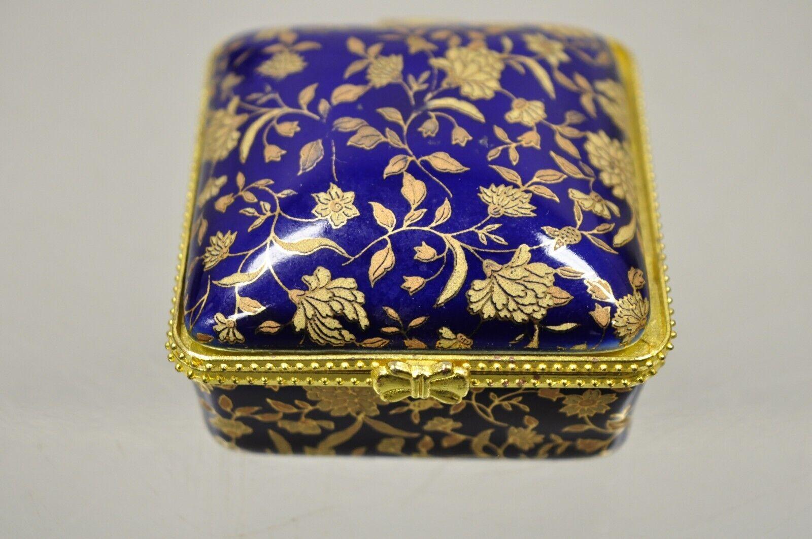 Boîte à bibelots pour bougies en porcelaine bleu cobalt, œuf, couvercle à charnière doré, 2 pièces en vente 2