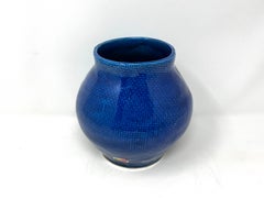 Vasija de cerámica portuguesa azul cobalto con textura tejida