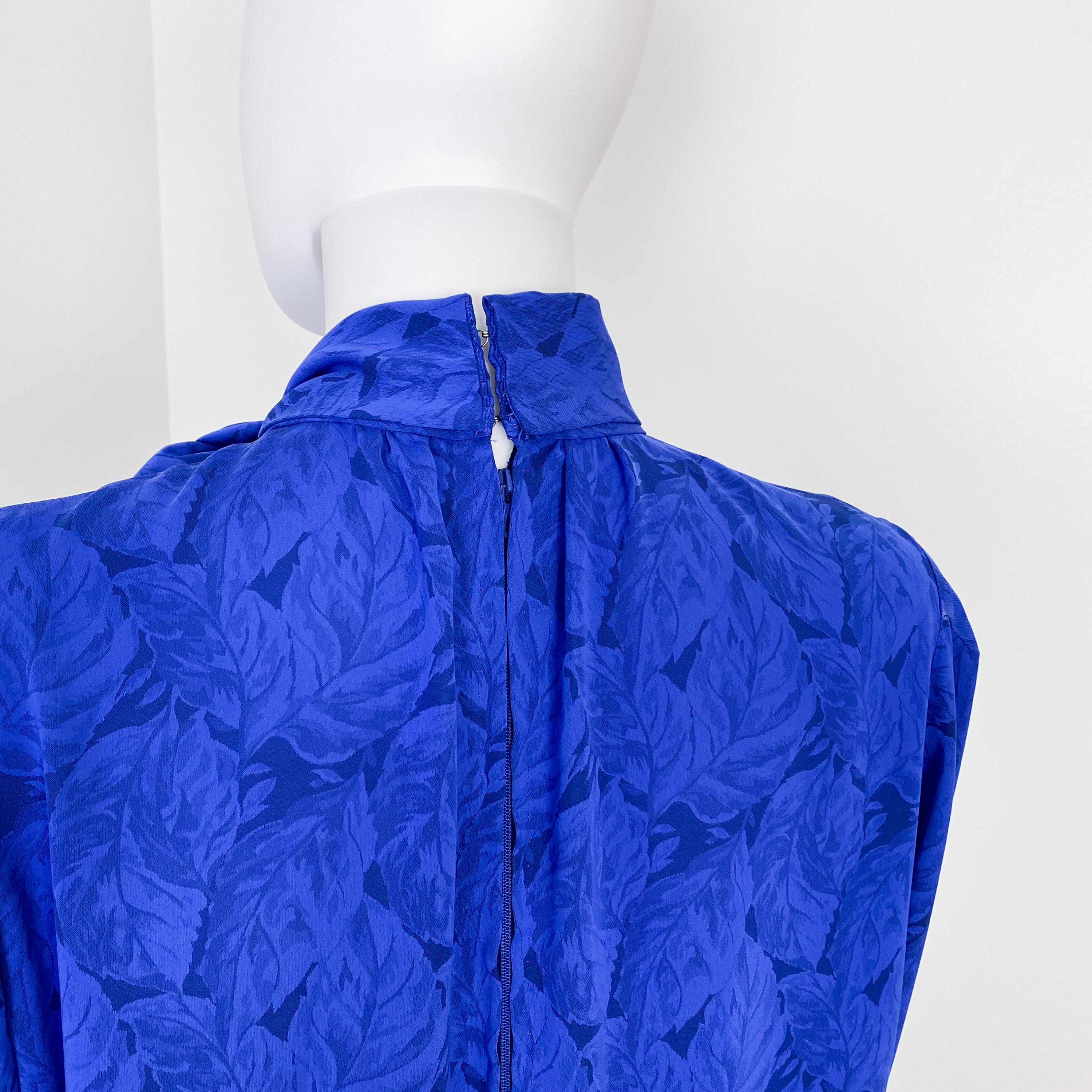 Robe de cocktail en soie bleu cobalt avec nœud papillon, taille 12, années 1980 en vente 6