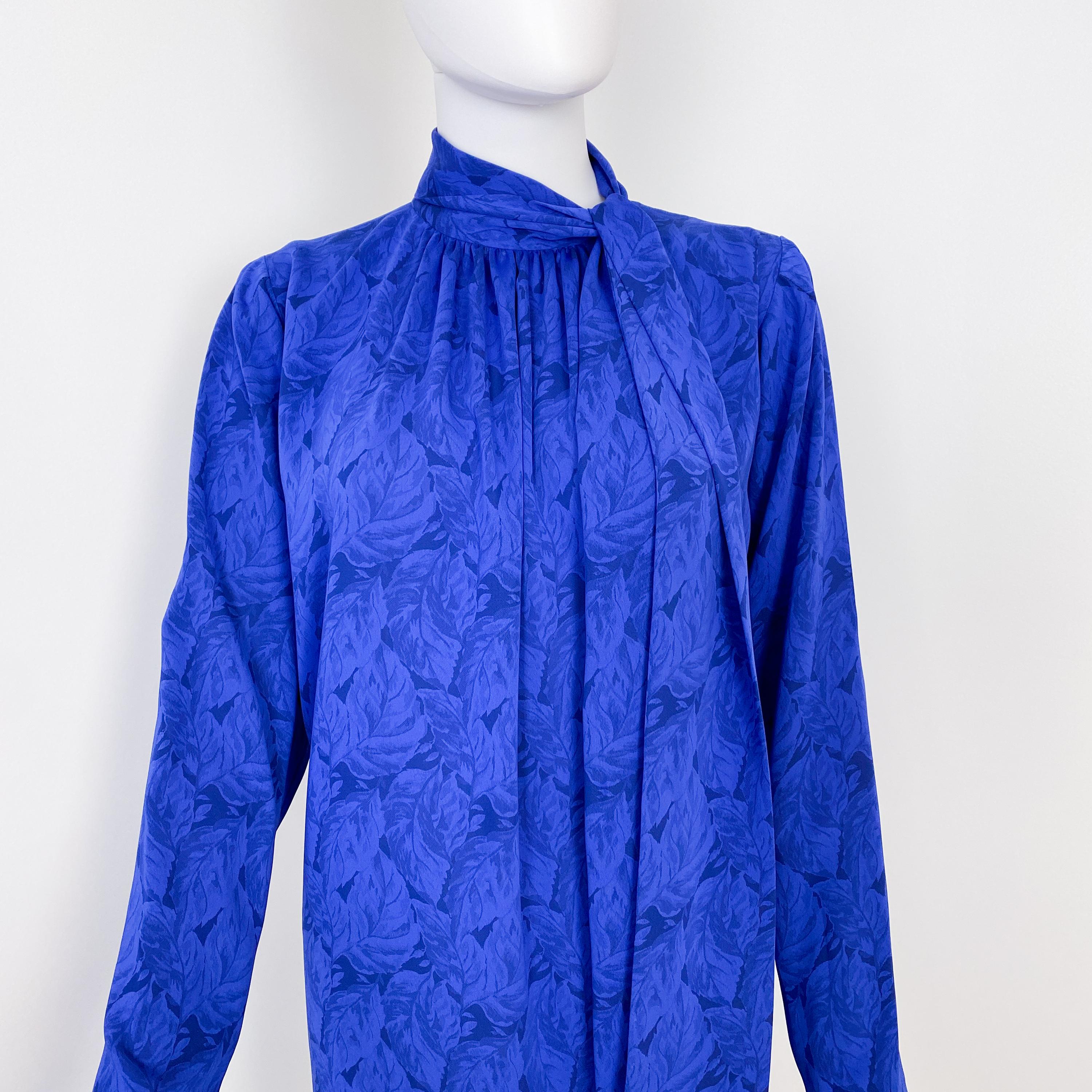 Robe de cocktail en soie bleu cobalt avec nœud papillon, taille 12, années 1980 en vente 2