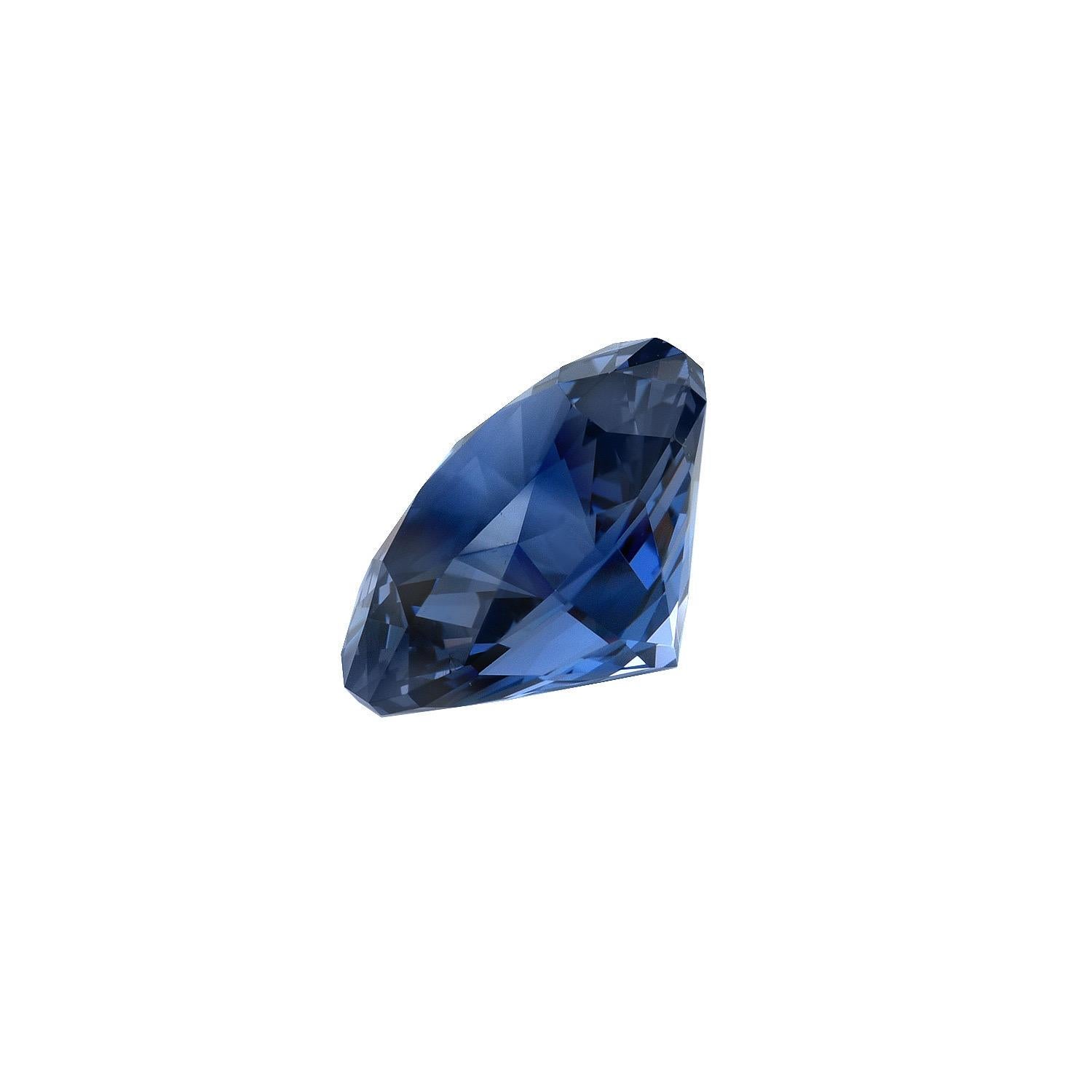 Suprême spinelle bleu cobalt unisexe de 3,07 carats provenant de Mahenge en Tanzanie, offert non monté à un collectionneur de pierres précieuses sophistiqué.
Dimensions : 9,69 x 8,20 x 5,96 mm.
Le certificat du gemmolab Bellerophon est joint à la