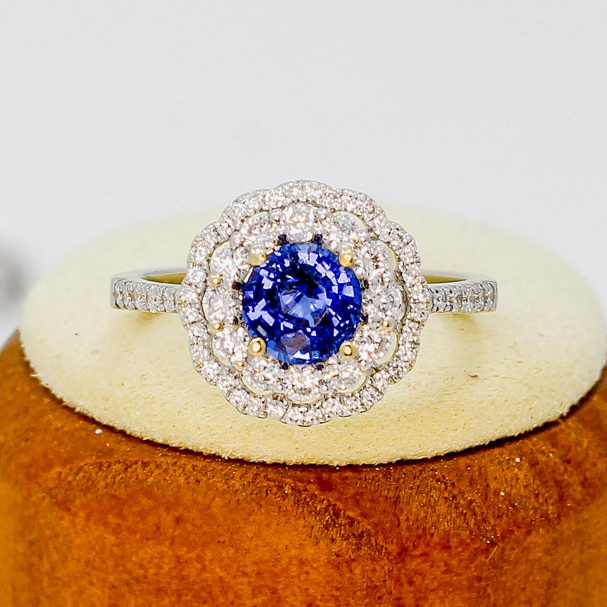Contemporary GIA Certified 1.02 Carat Cobalt Blue Spinel Ring For Sale