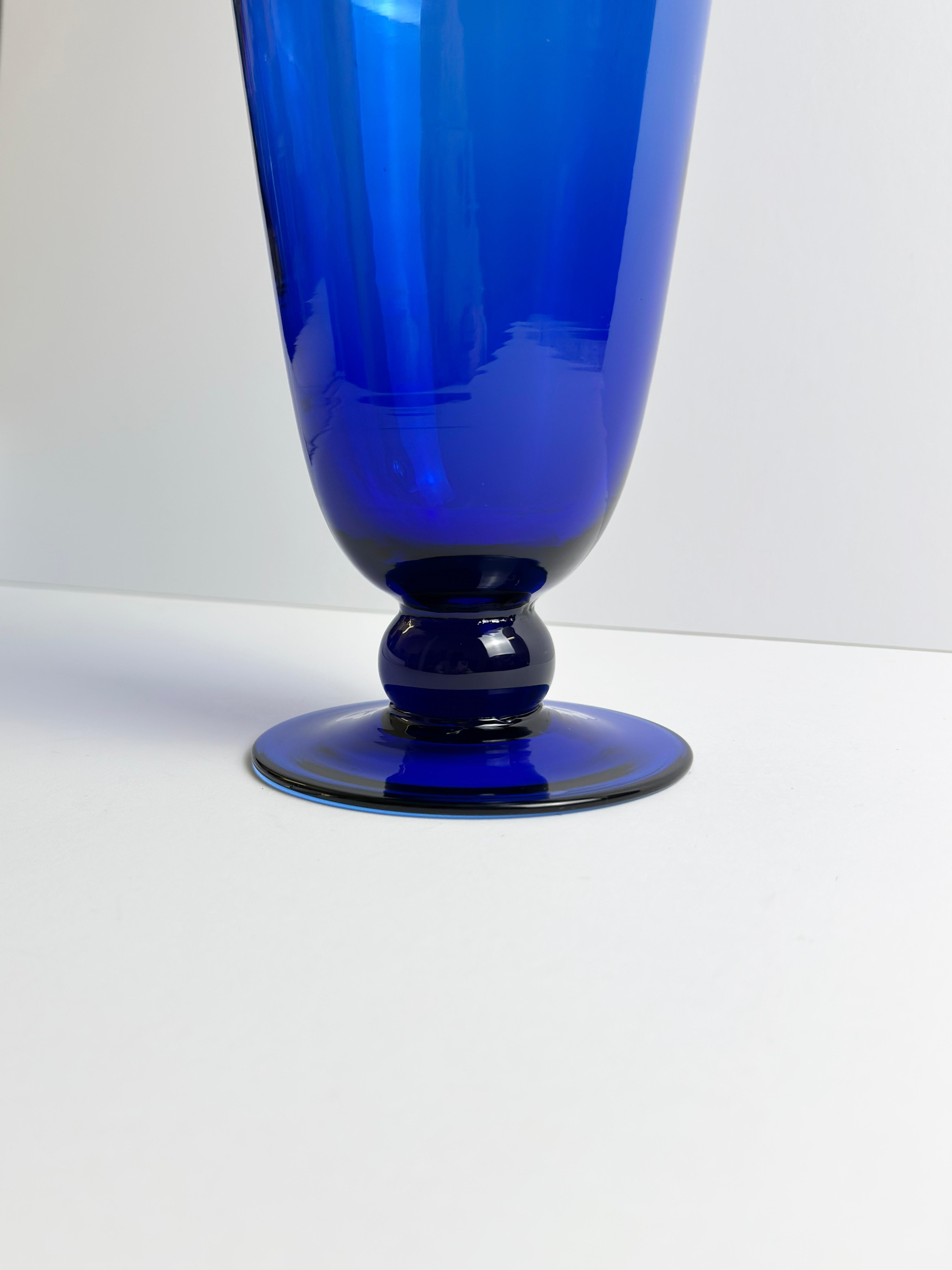 Vase trompette bleu cobalt, attribué à Empoli Glass, Italie, années 1980 Bon état - En vente à Glasgow, GB
