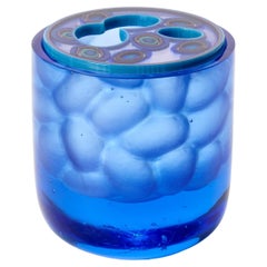 Jarra de cambium cobalto, caja de vidrio colado azul con tapa estampada, de Angela Jarman