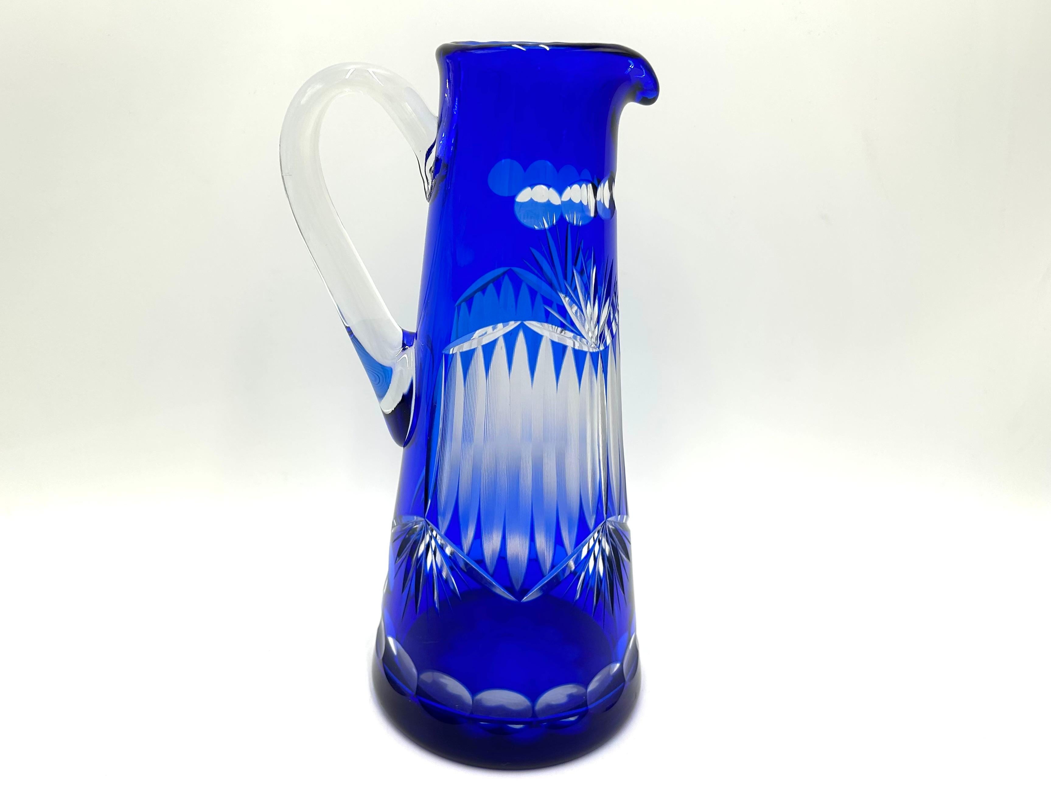 Cobalt blue crystal jug decorated with cuts

Made in Poland in the 1960s.

Very good condition, no damage

height: 28cm, width 15cm, depth 12cm