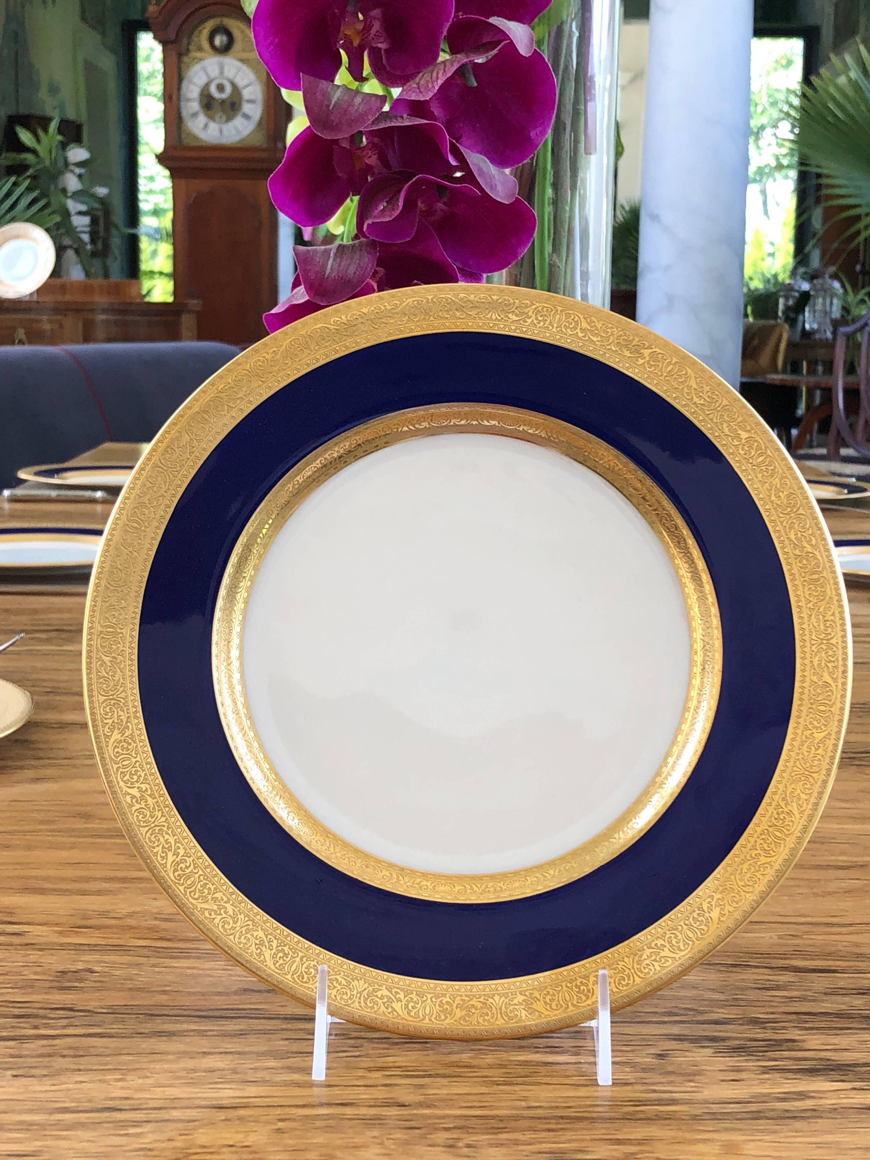 Neoclassical Dinner Plate Set 
