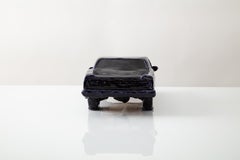 „Cobalt-Läufer“ Glasierte Keramik-Auto-Skulptur