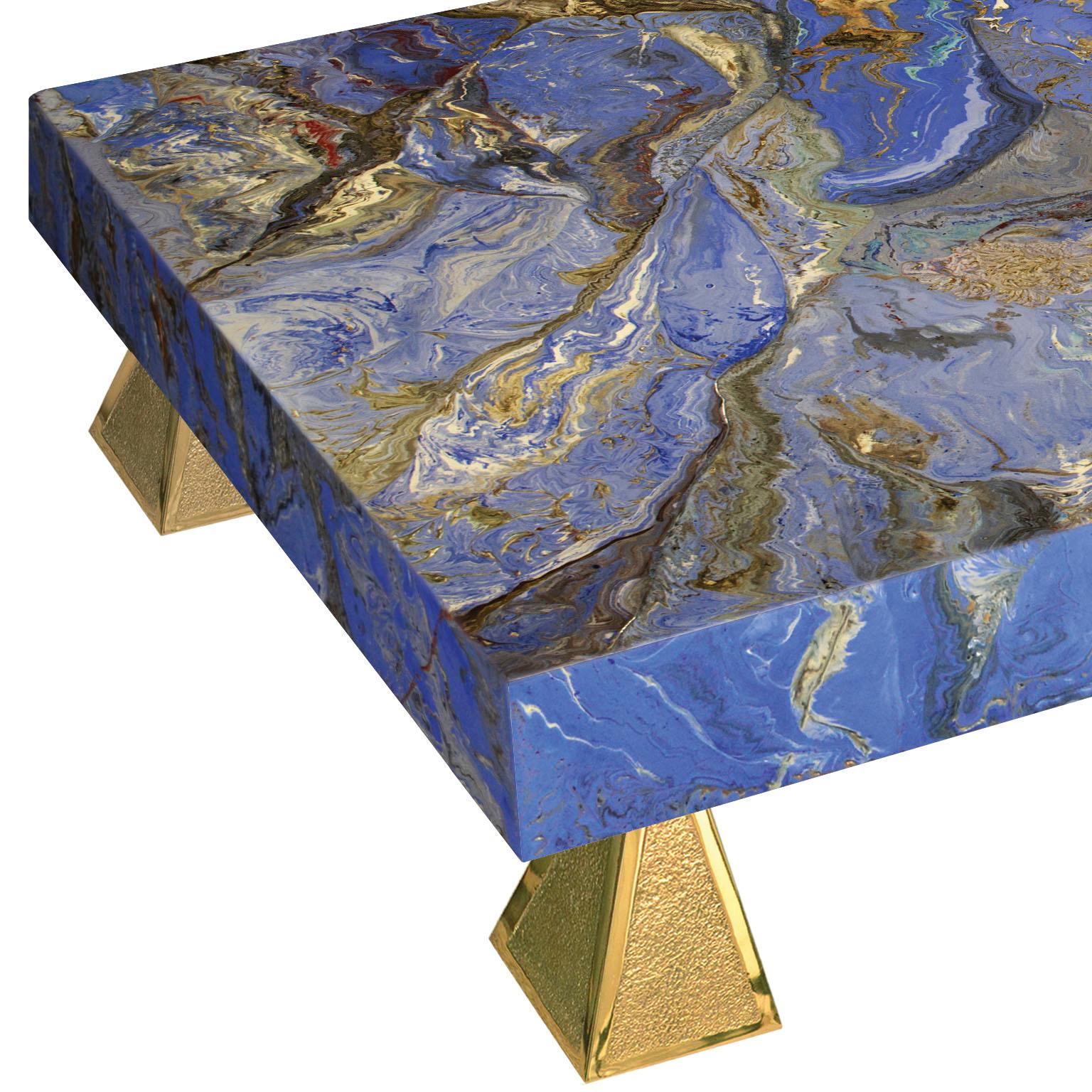 In Cobalto coffee table our purpose is to show the new concept of the scagliola art giving emphasize to explosion of colors and the texture of the “materia “.
Our artist creativity is highlighted using different stylish metals that give character to