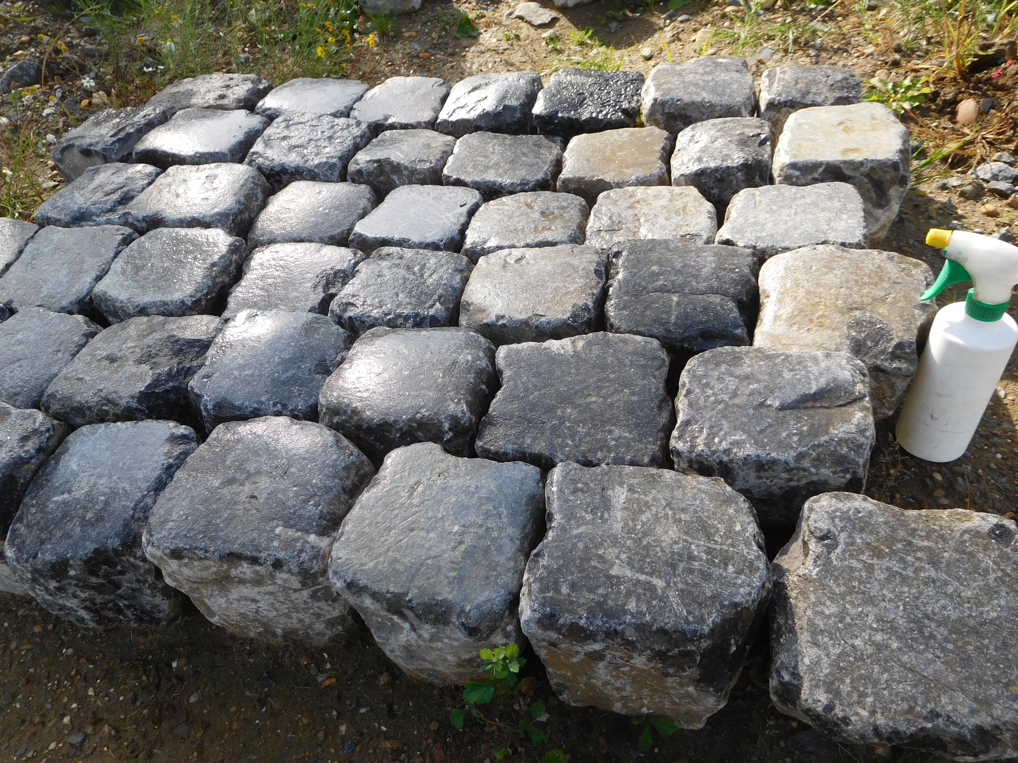 Architectural Elements:  COBBLESTONES  Old  In Good Condition For Sale In Gembloux, BE