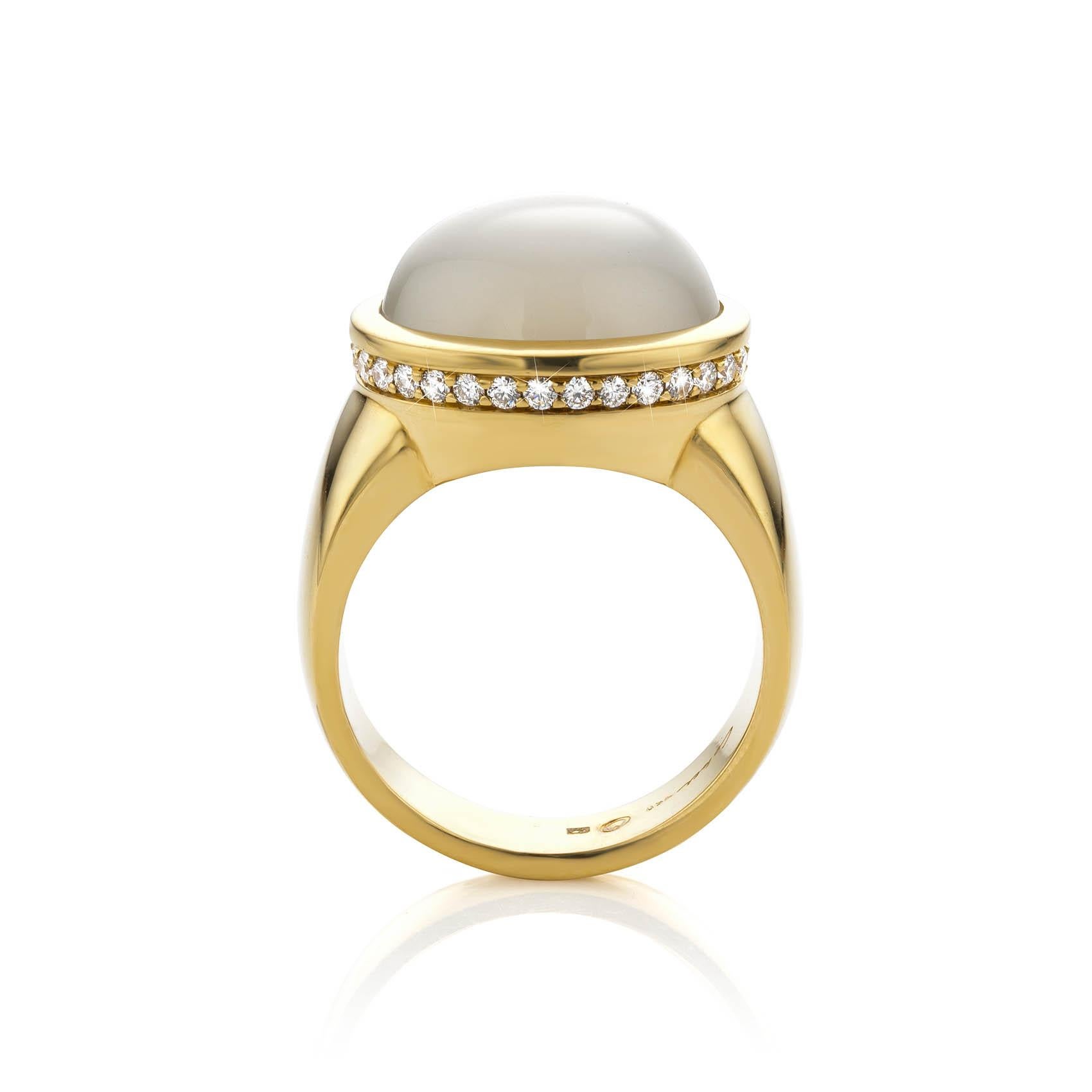 For Sale:  Cober 18 Carat Yellow Gold with Moonstone and 31 Brilliant-cut Diamonds Ring 3