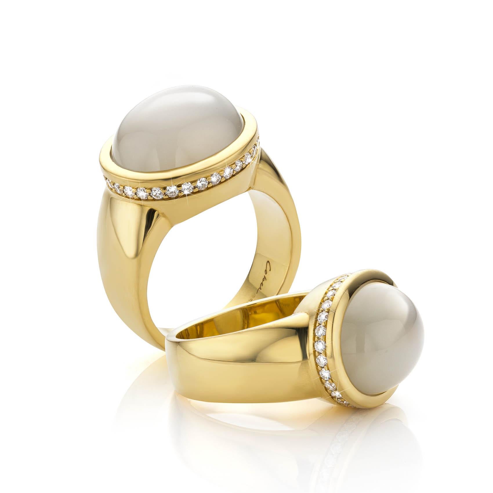 For Sale:  Cober 18 Carat Yellow Gold with Moonstone and 31 Brilliant-cut Diamonds Ring 5