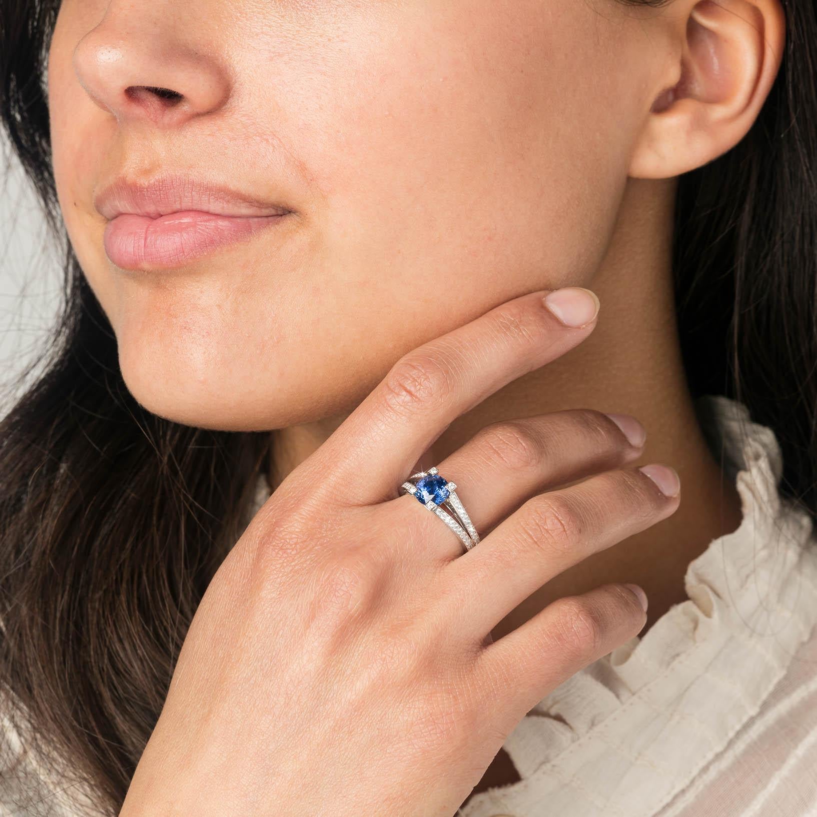 Blue Lady Ring with Sapphire and Brilliant-Cut Diamonds  Cober Jewellery

Exquisite 18K White Gold Ring with Brilliant-Cut Diamonds and Blue Sapphire.
Discover the epitome of elegance and sophistication with our stunning 18K white gold ring from