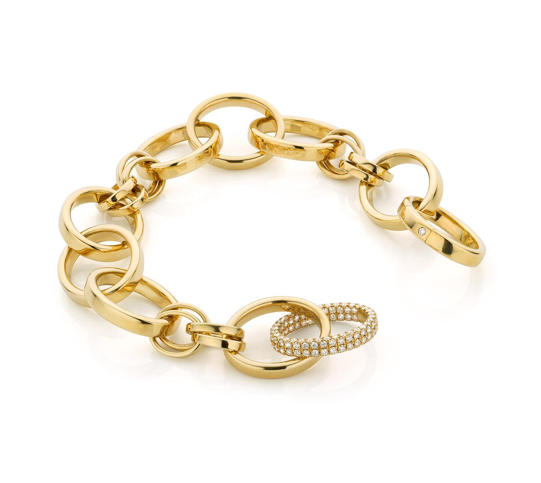 Contemporary Cober “Chained” with 200 brilliant cut Diamonds Yellow Gold Bracelet For Sale