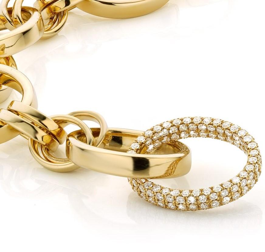 Brilliant Cut Cober “Chained” with 200 brilliant cut Diamonds Yellow Gold Bracelet For Sale