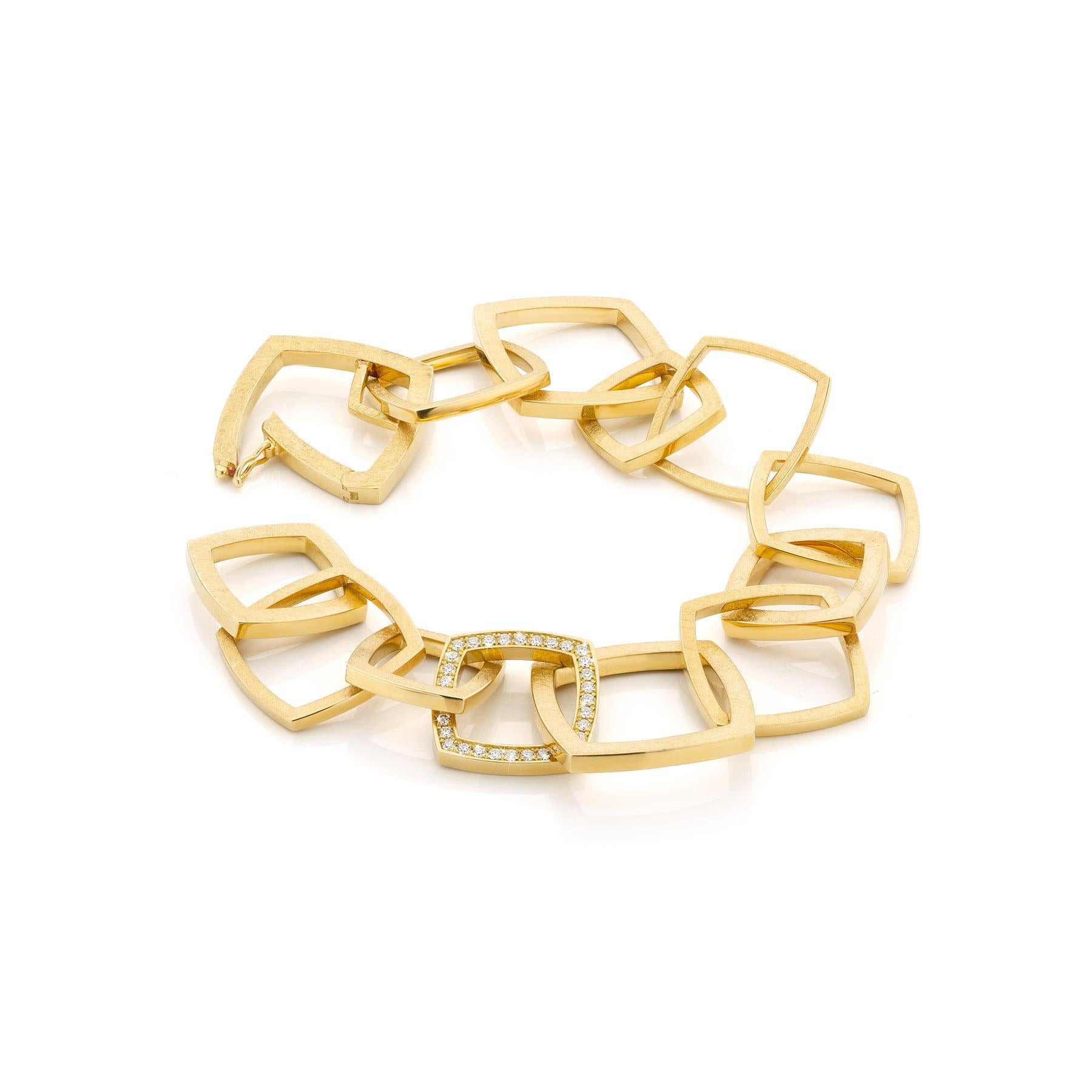 Brilliant Cut Cober square links & 36 brilliant cut Diamonds Yellow Gold Bracelet For Sale