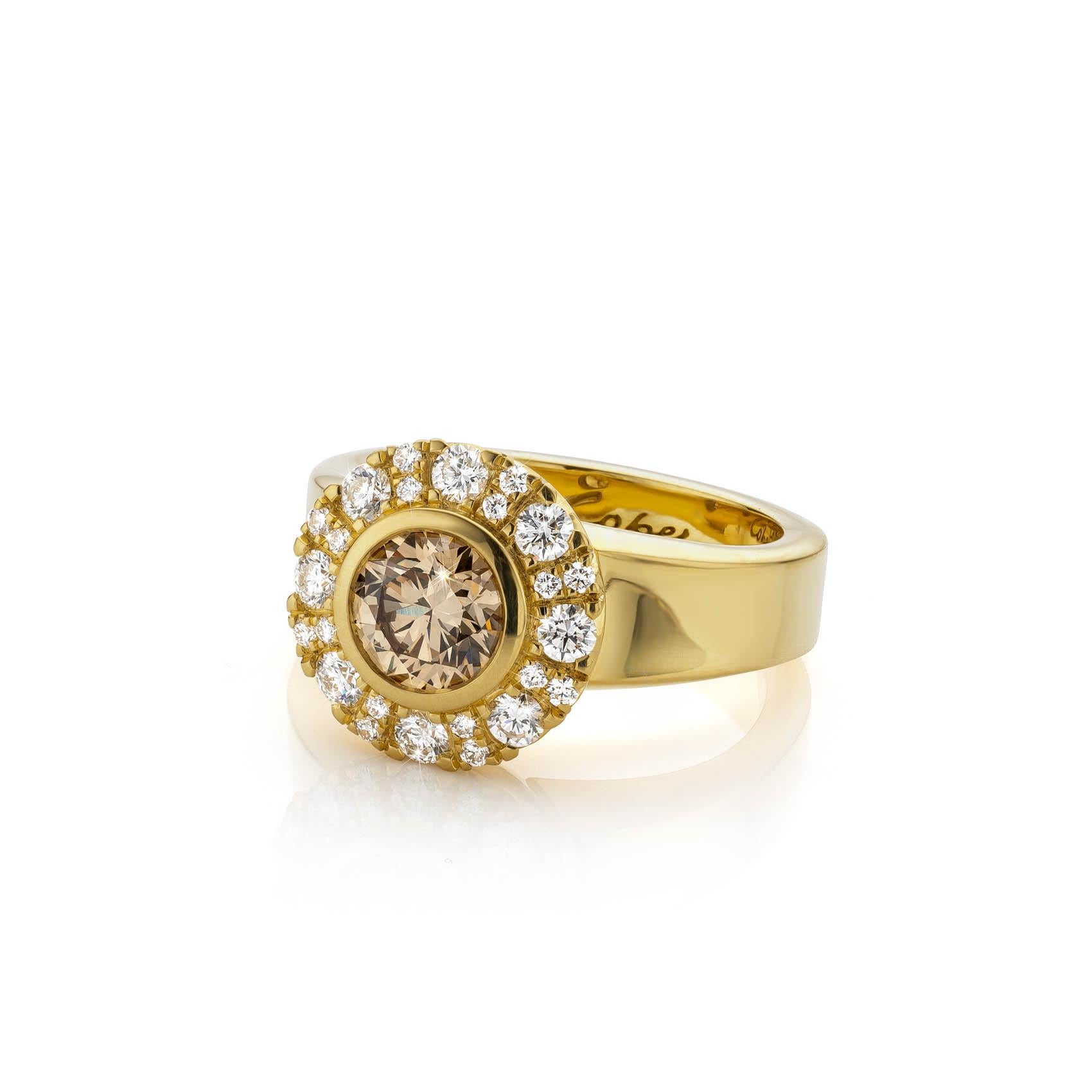 Brilliant Cut Cober “Engraved Cluster” with a 1.31 ct Cognac Diamond and 30 Diamonds Ring For Sale