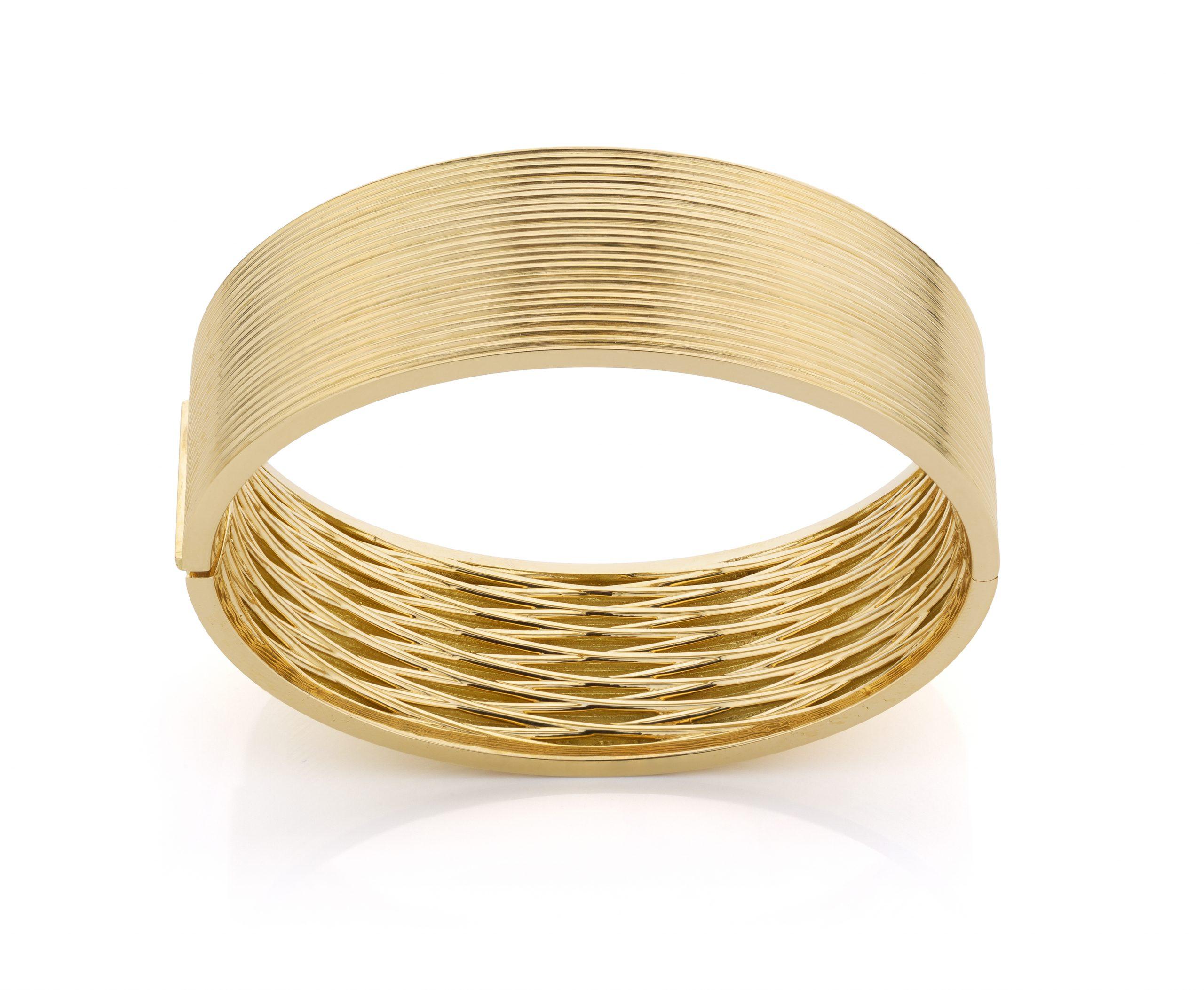 Women's Cober forever-closed “Fine Lines” 18 Carat Yellow Gold Width Bracelet For Sale