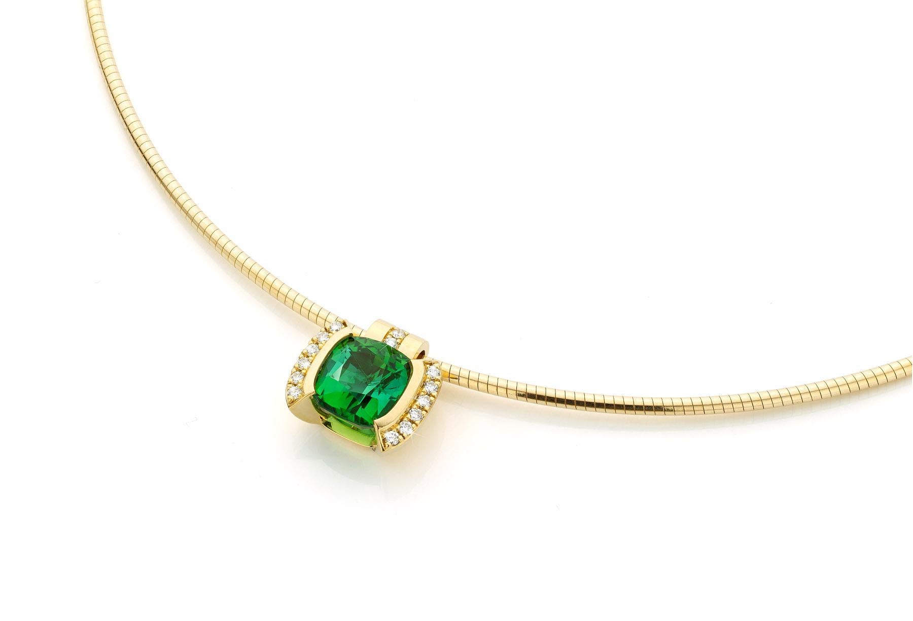 Contemporary Cober Green Tourmaline with 16 Diamonds of 0.16 Carat total Yellow Gold Pendant For Sale