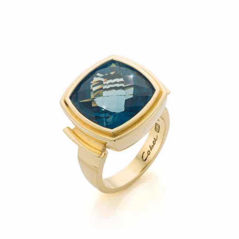 Contemporary Cober handmade 18K yellow gold “London Blue” with 16.51 ct Topaz Signet Ring For Sale