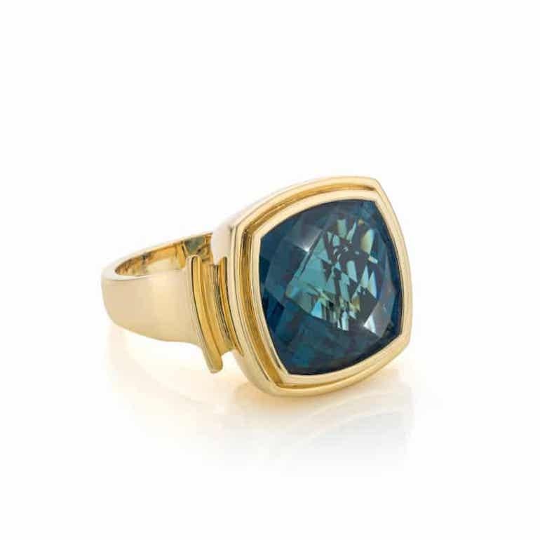 Brilliant Cut Cober handmade 18K yellow gold “London Blue” with 16.51 ct Topaz Signet Ring For Sale