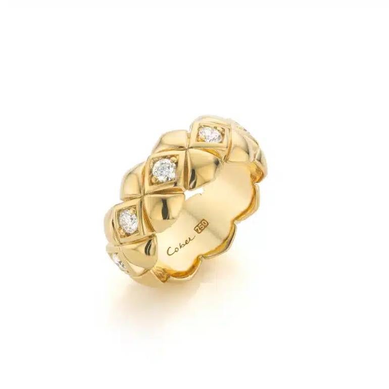 Taille brillant Bague en or jaune de couleur E, fabriquée à la main avec 9 diamants de 0,09 carat en vente