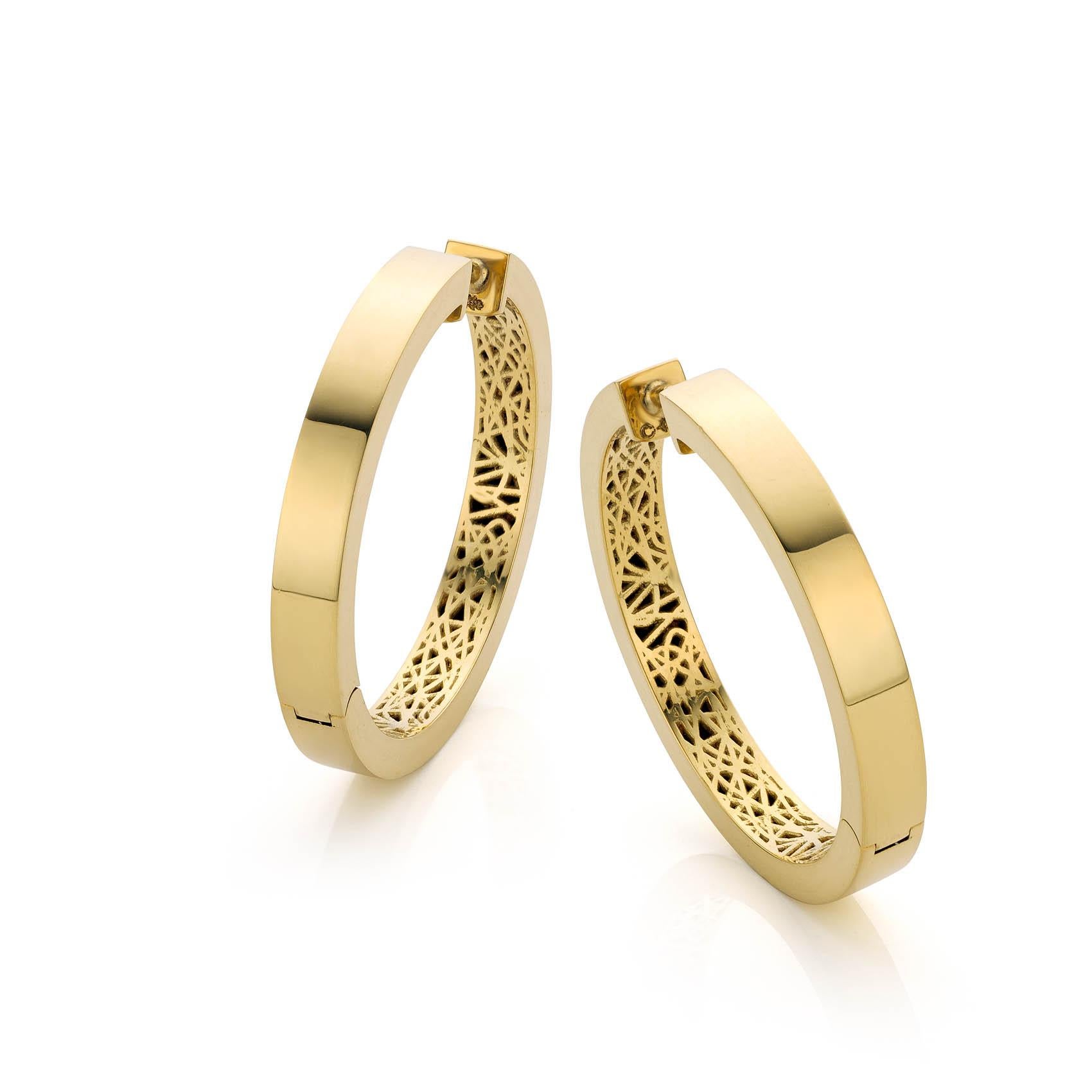 Contemporary Cober Large Creoles with playful lining inner side 14 Carat yellow gold Earrings For Sale