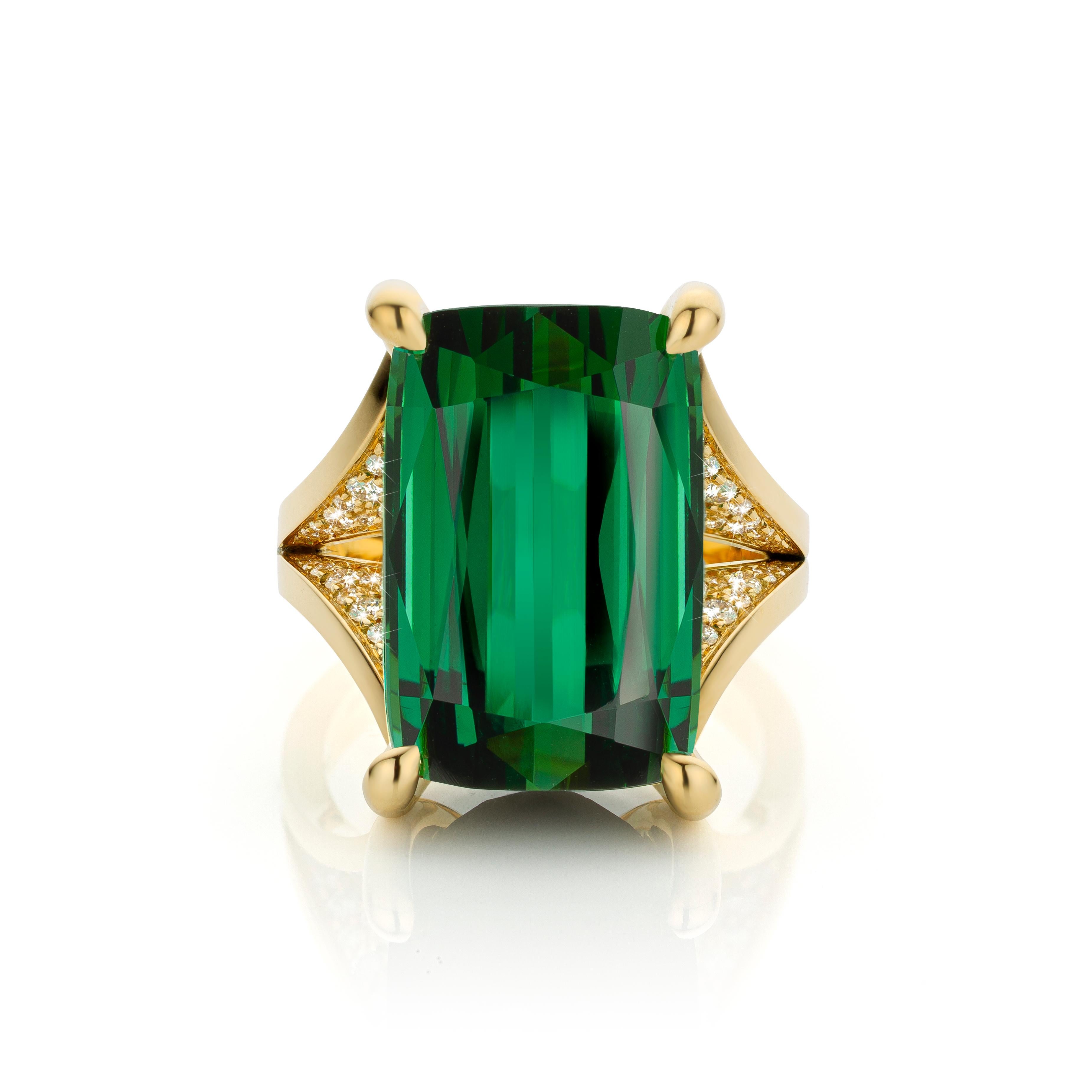 Brilliant Cut Cober “Stunning Green” with a 8.09 Carat Tourmaline and 56 Diamonds Fashion Ring For Sale